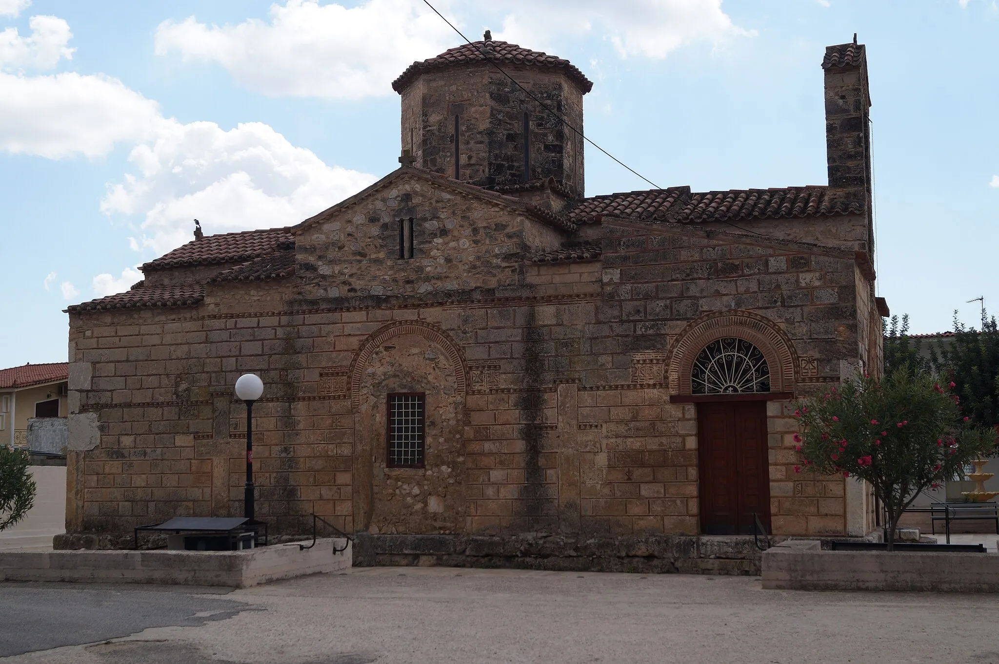 Photo showing: Neo Ireo, Argolis, Greece: Church of Kimisis tis Theotokou. View from the north.