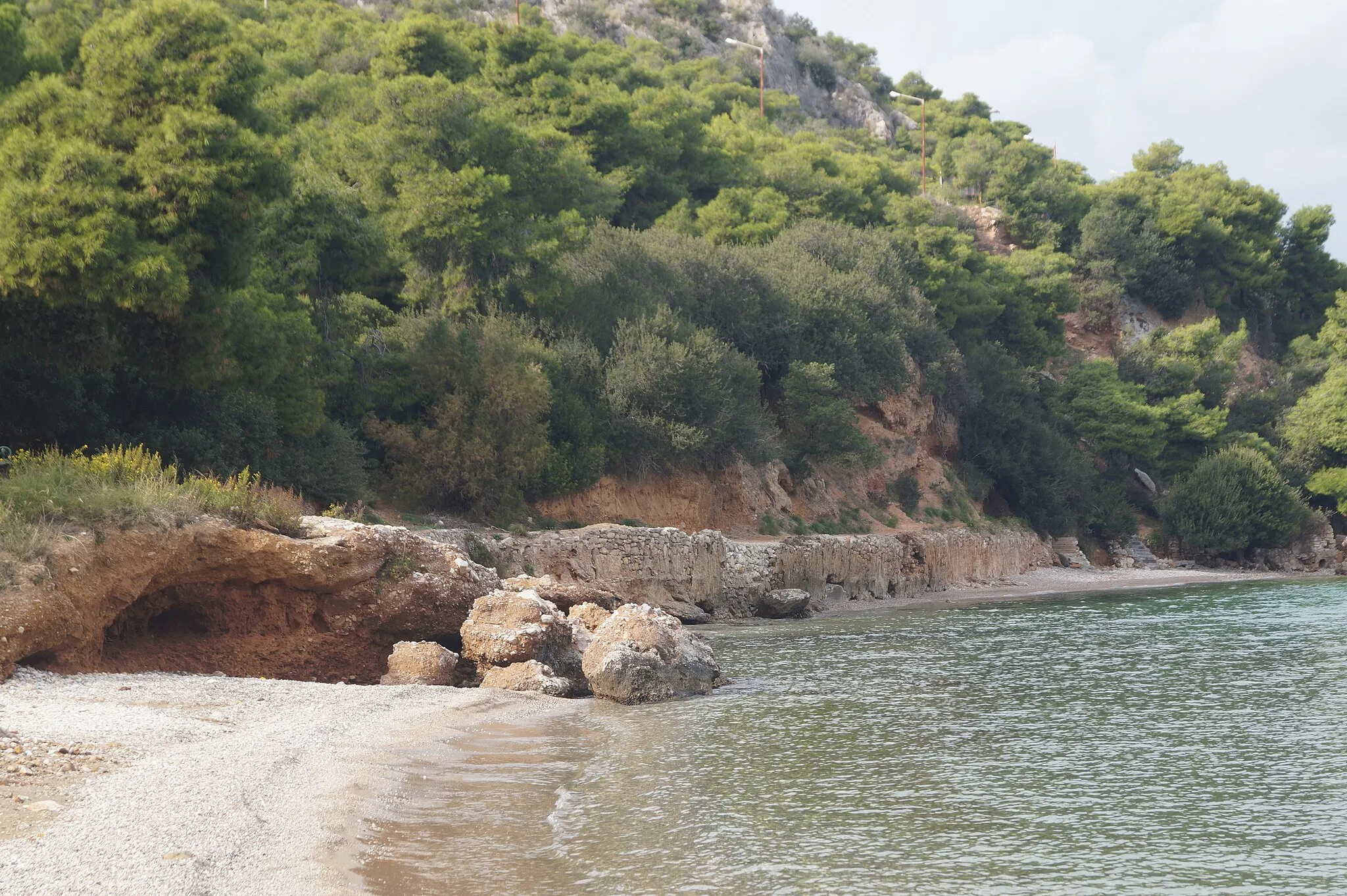 Photo showing: Loutra Oreas Elenis, Corinthia, Greece: Path to the baths of Helen.