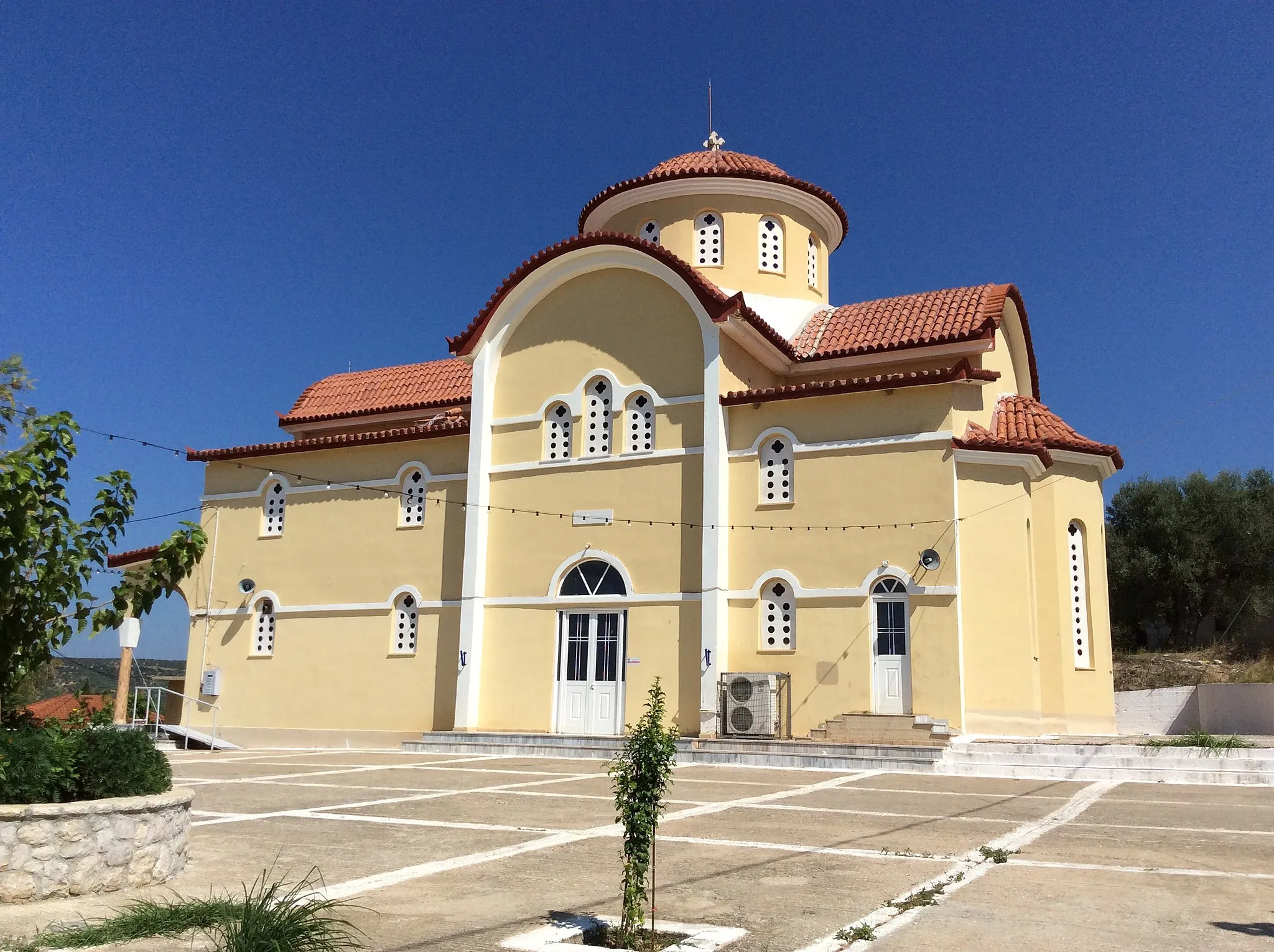 Photo showing: Κορυφάσιο Μεσσηνίας. Ο Ιερός Ναός του Αγίου Χαραλάμπους.