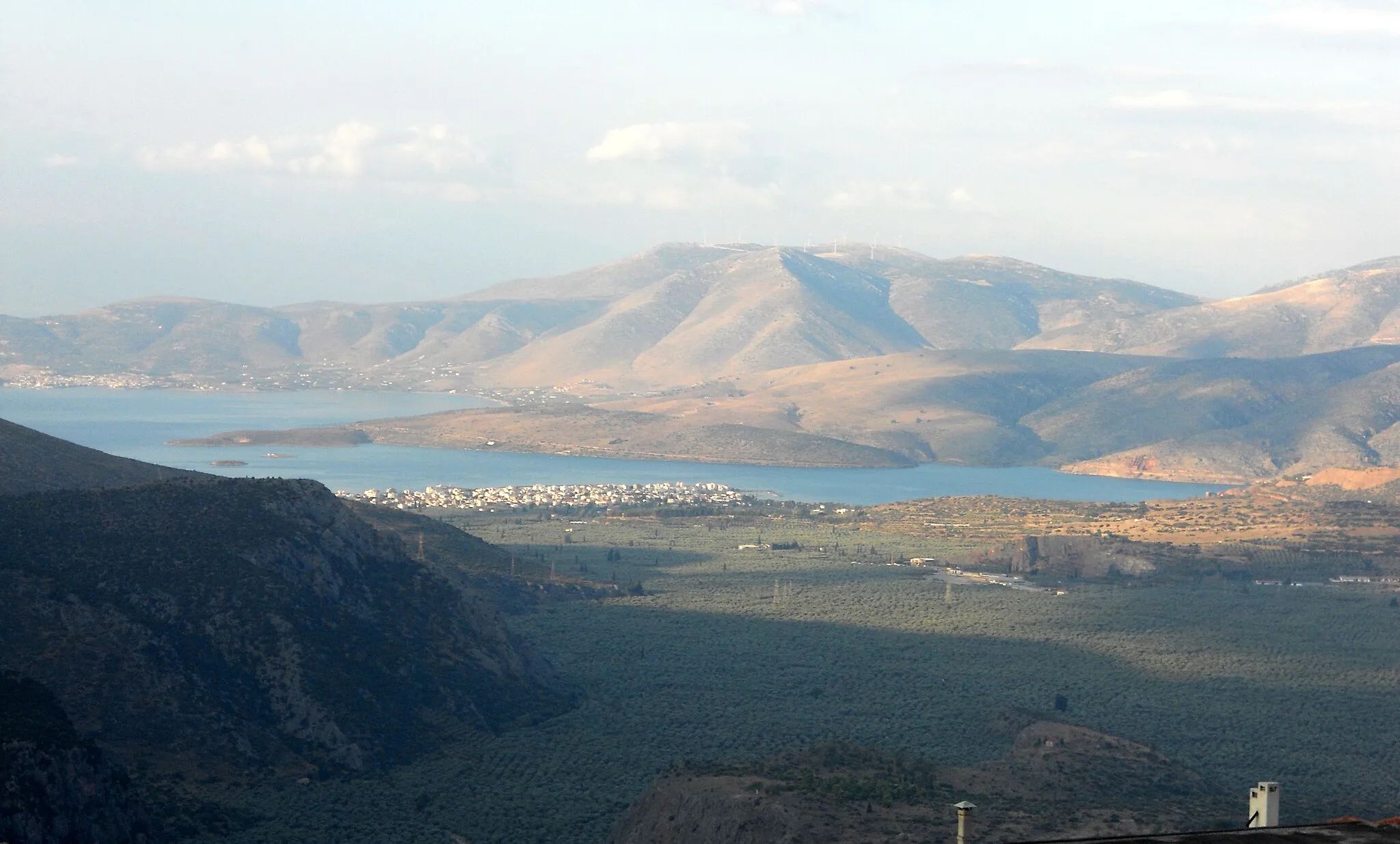 Photo showing: Blick von Delphi auf Itea