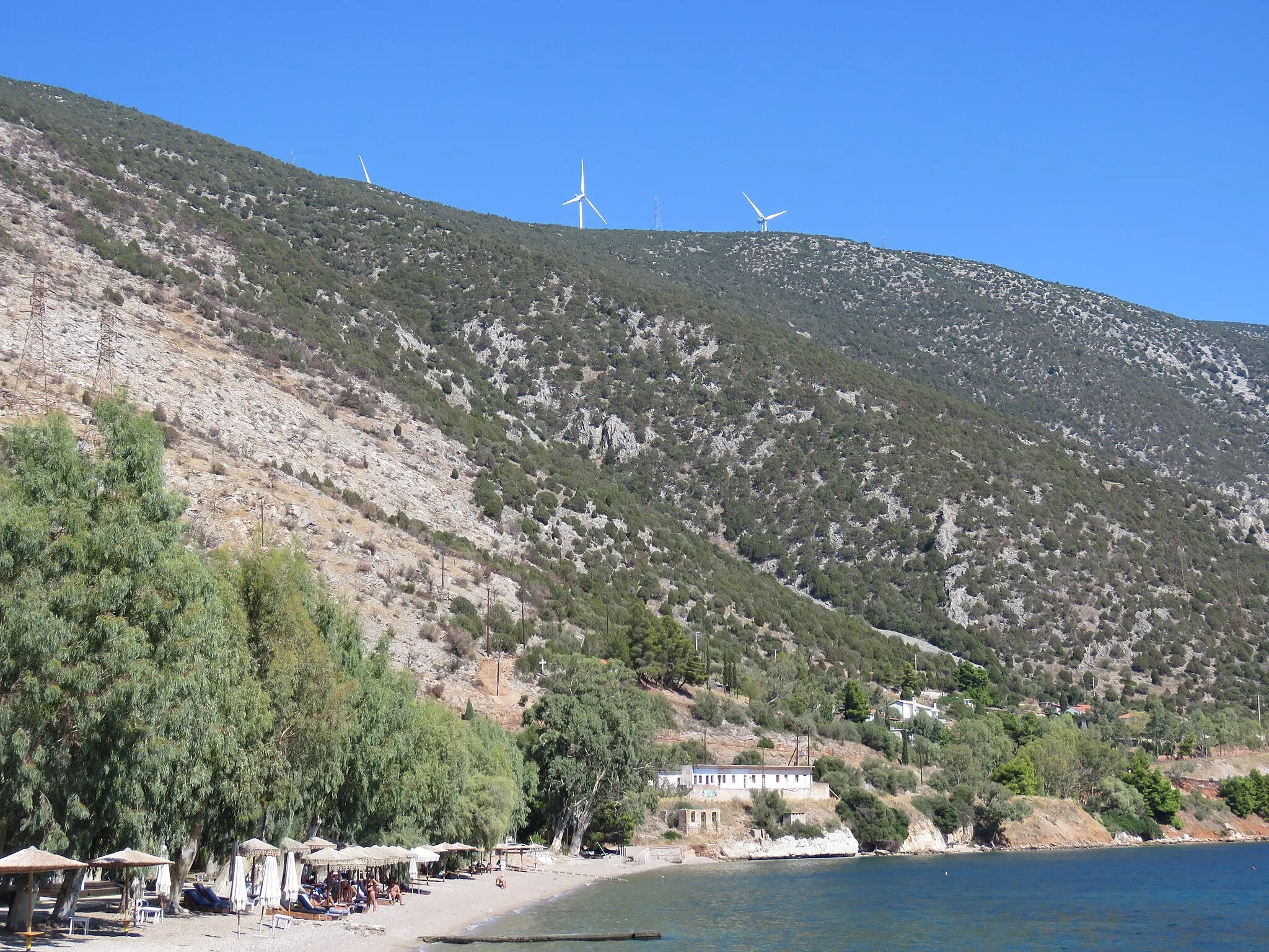 Photo showing: The beach facing the Gulf of Corinth at Paralia Distomou (Aspra Spitia), Greece.