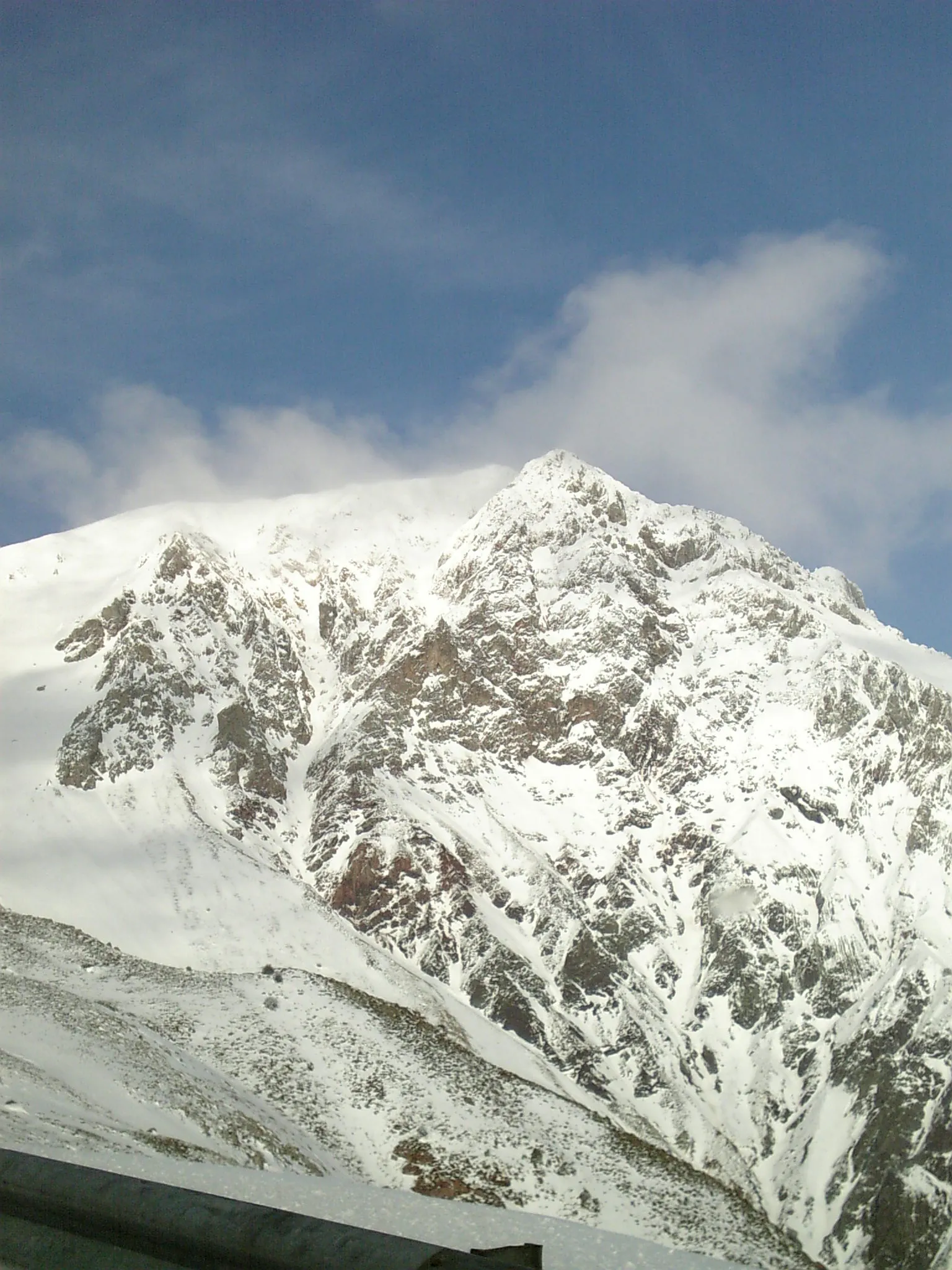 Photo showing: Τhe summit of mount Velouchi (mount Tymfristos) over Karpenisi, Greece