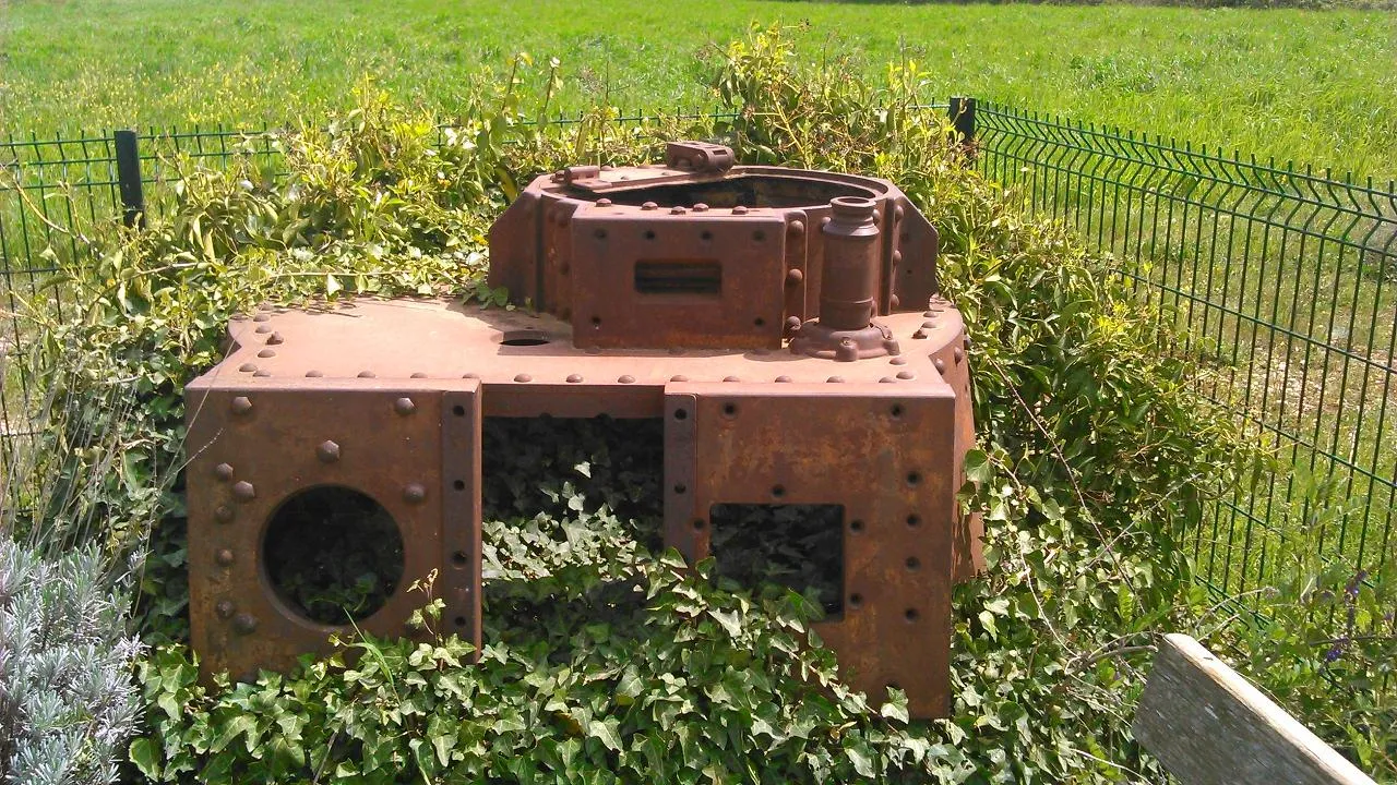 Photo showing: Εγκαταλελειμμένος πυργίσκος από άρμα Pz 38, απομεινάρι του Β΄ Παγκοσμίου πολέμου.
