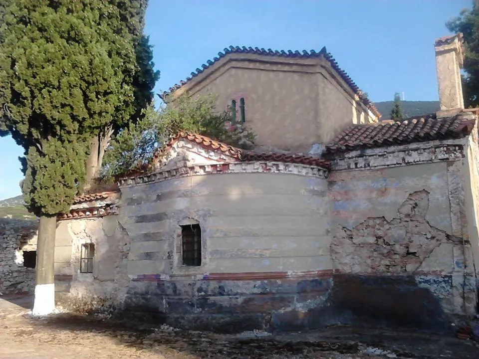 Photo showing: The church of the Holy Trinity monastery in Plataies