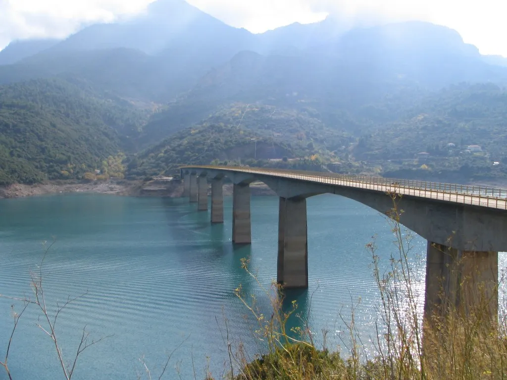 Photo showing: Bridge of Episkopi vilage - Kremasta lake
