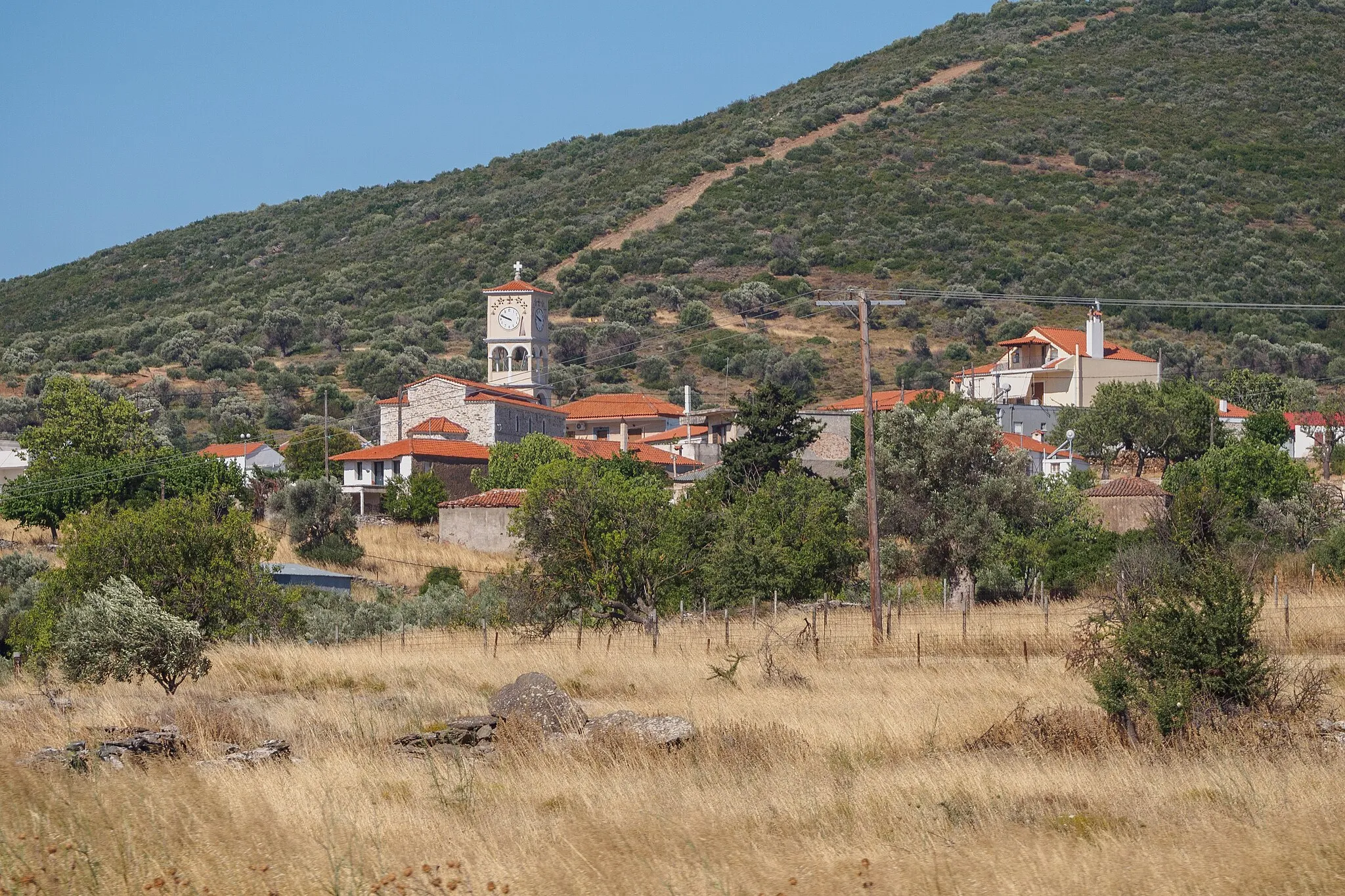 Photo showing: View of Lepoura, Euboea, from east.