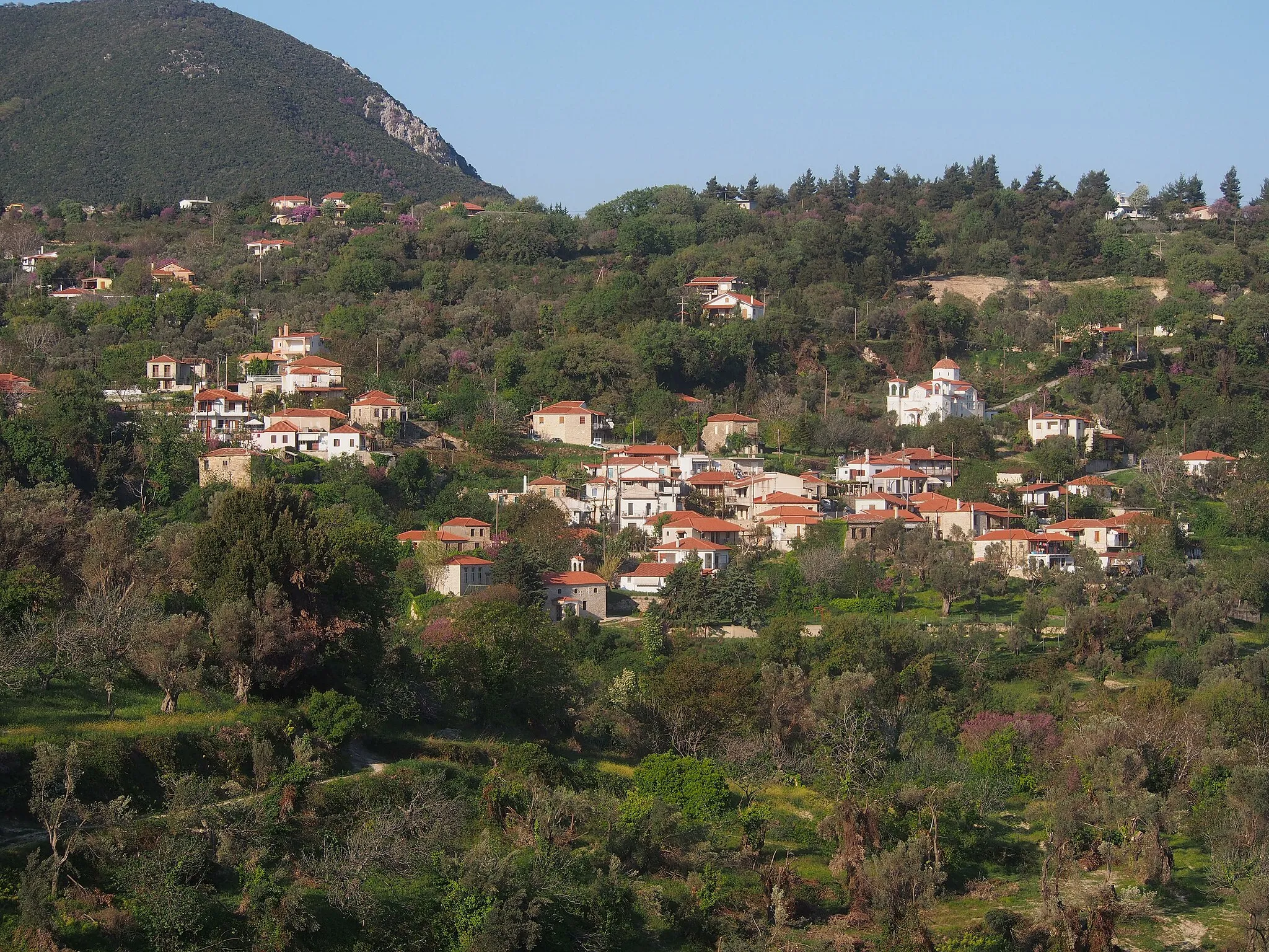 Photo showing: View of Maletianoi from Vitala, Kymi-Aliveri, Euboea.