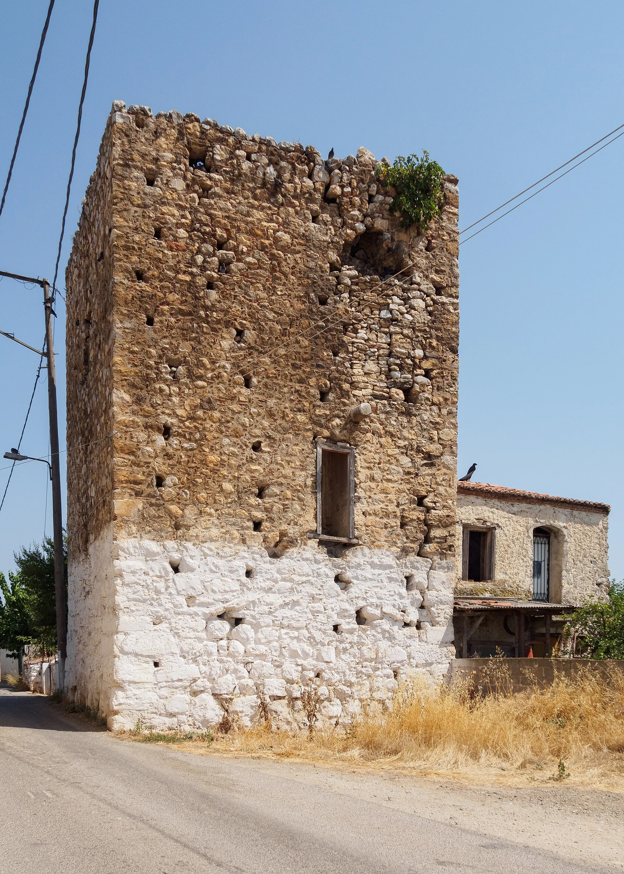 Photo showing: The medieval tower in Pissonas, Euboea.