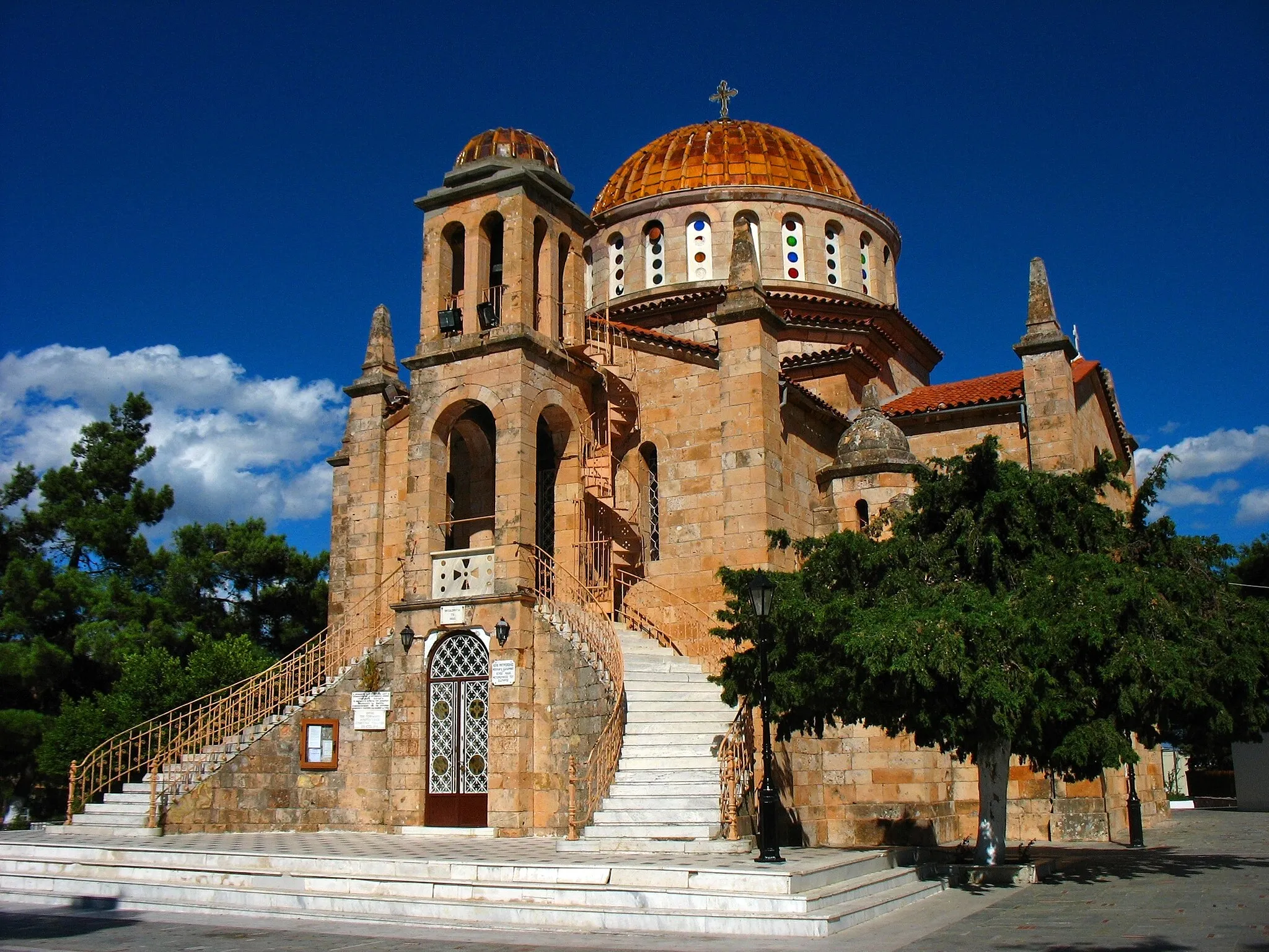 Photo showing: This is a photo of a monument in Greece identified by the ID