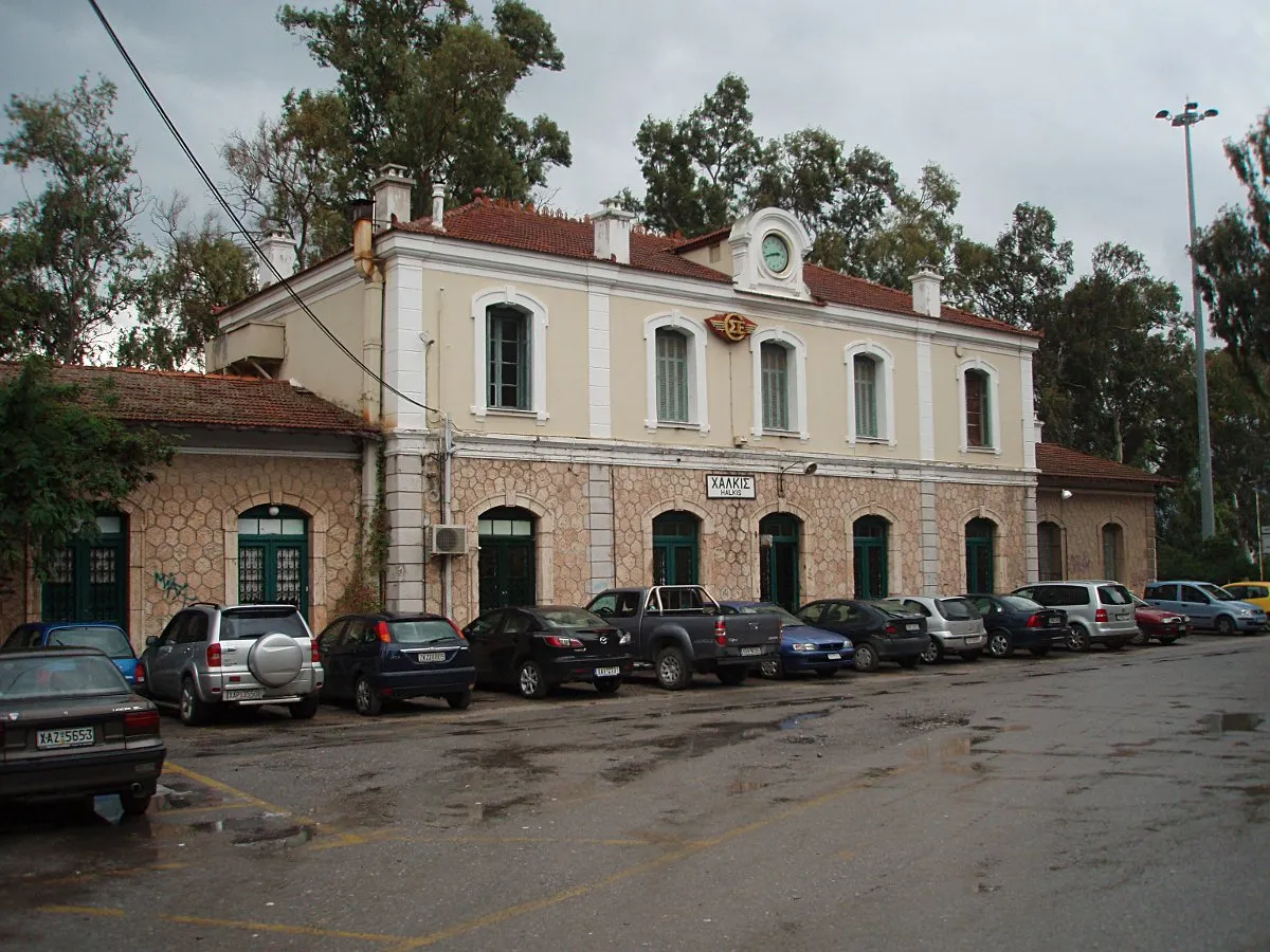 Photo showing: GREECE: Chalkis Railway Station, as seen from the car parking area.