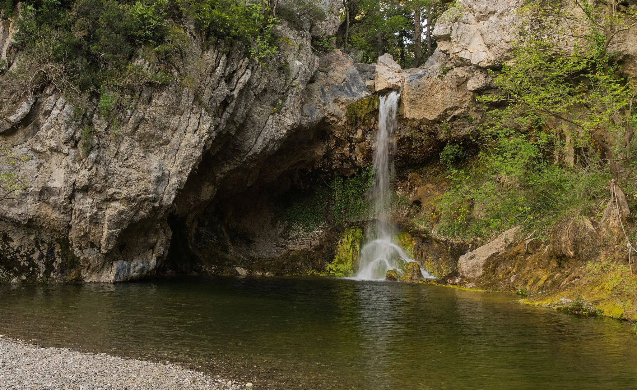 Photo showing: Drymona waterfall and pool, north Euboea, Greece.