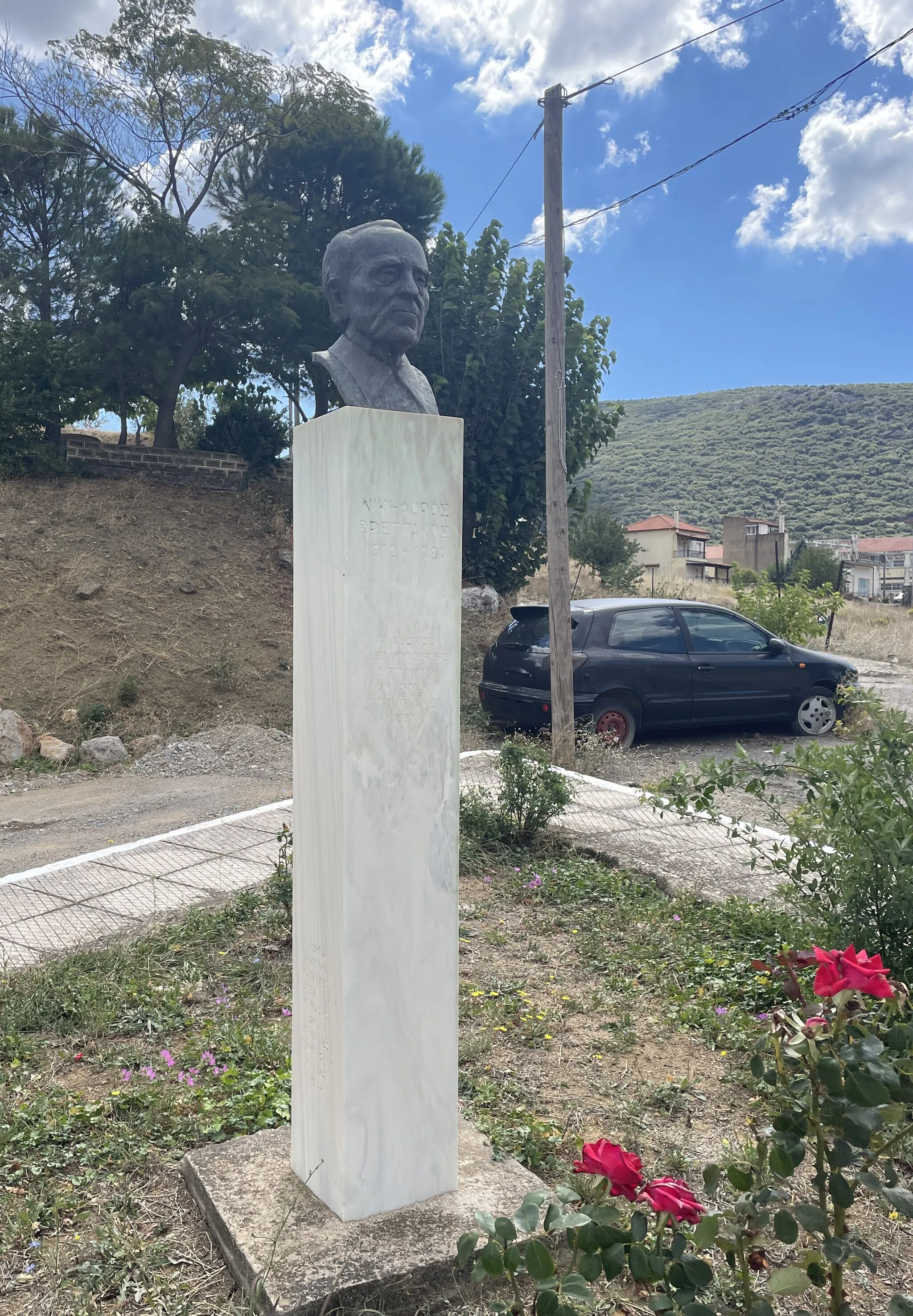 Photo showing: Bust of Nikiforos Vrettakos, Distomo