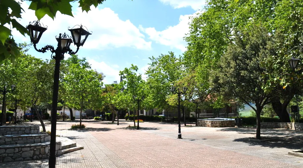 Photo showing: Kyrtoni's square, in Kyrtoni, Fthiotis, Central Greece