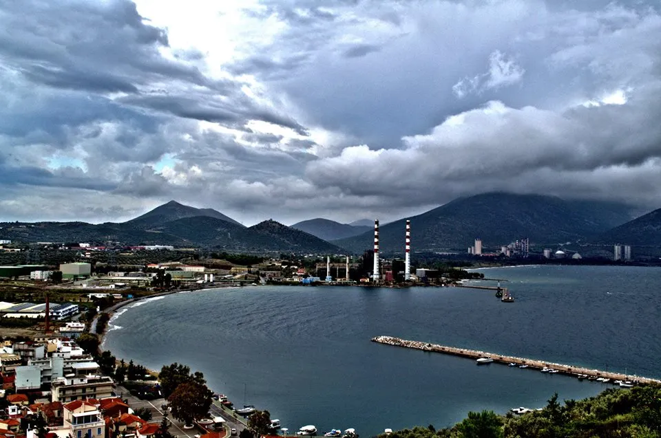 Photo showing: port of Aliveri Evias