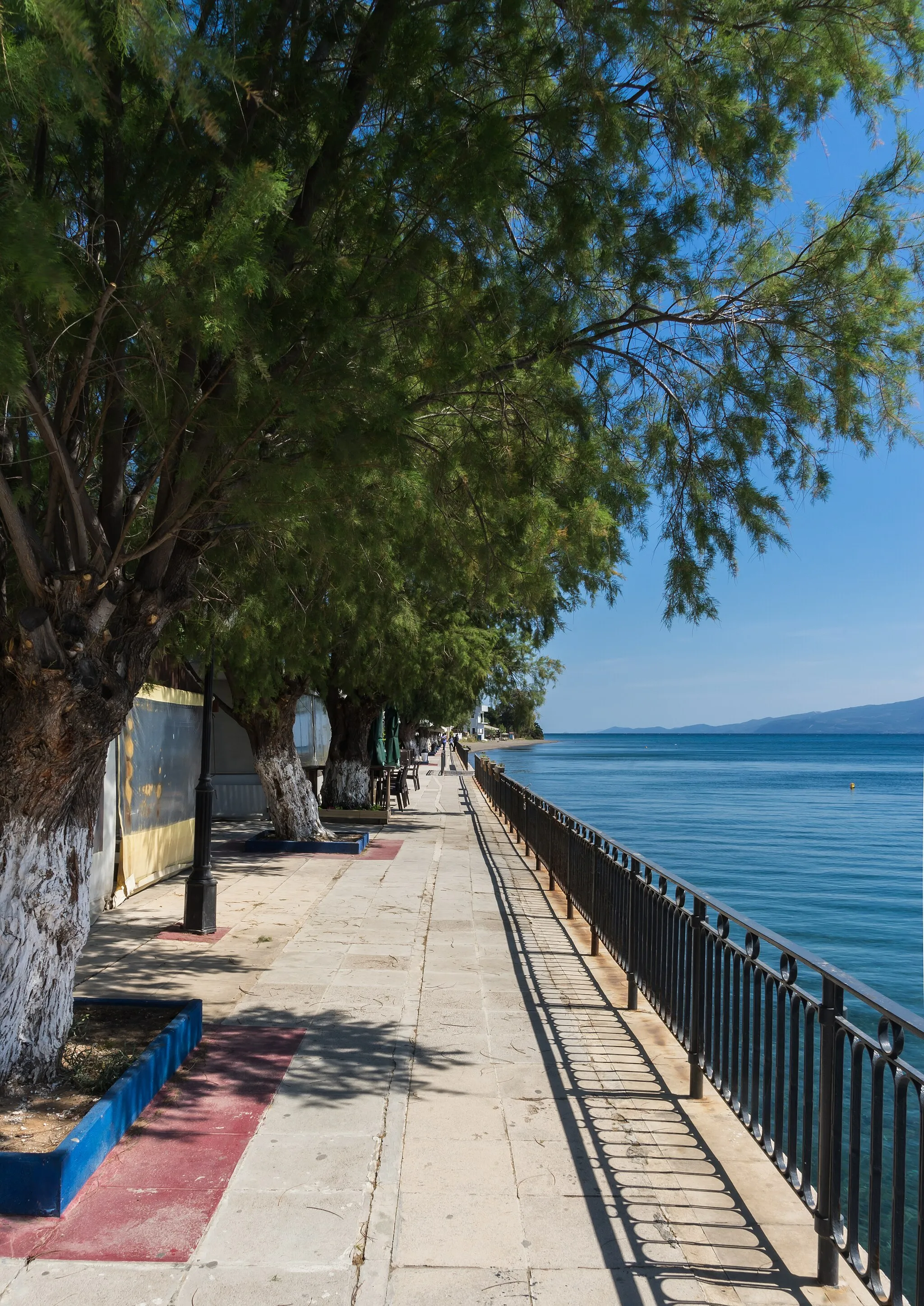 Photo showing: Promenade by the sea in Amarynthos, Euboea, Greece.