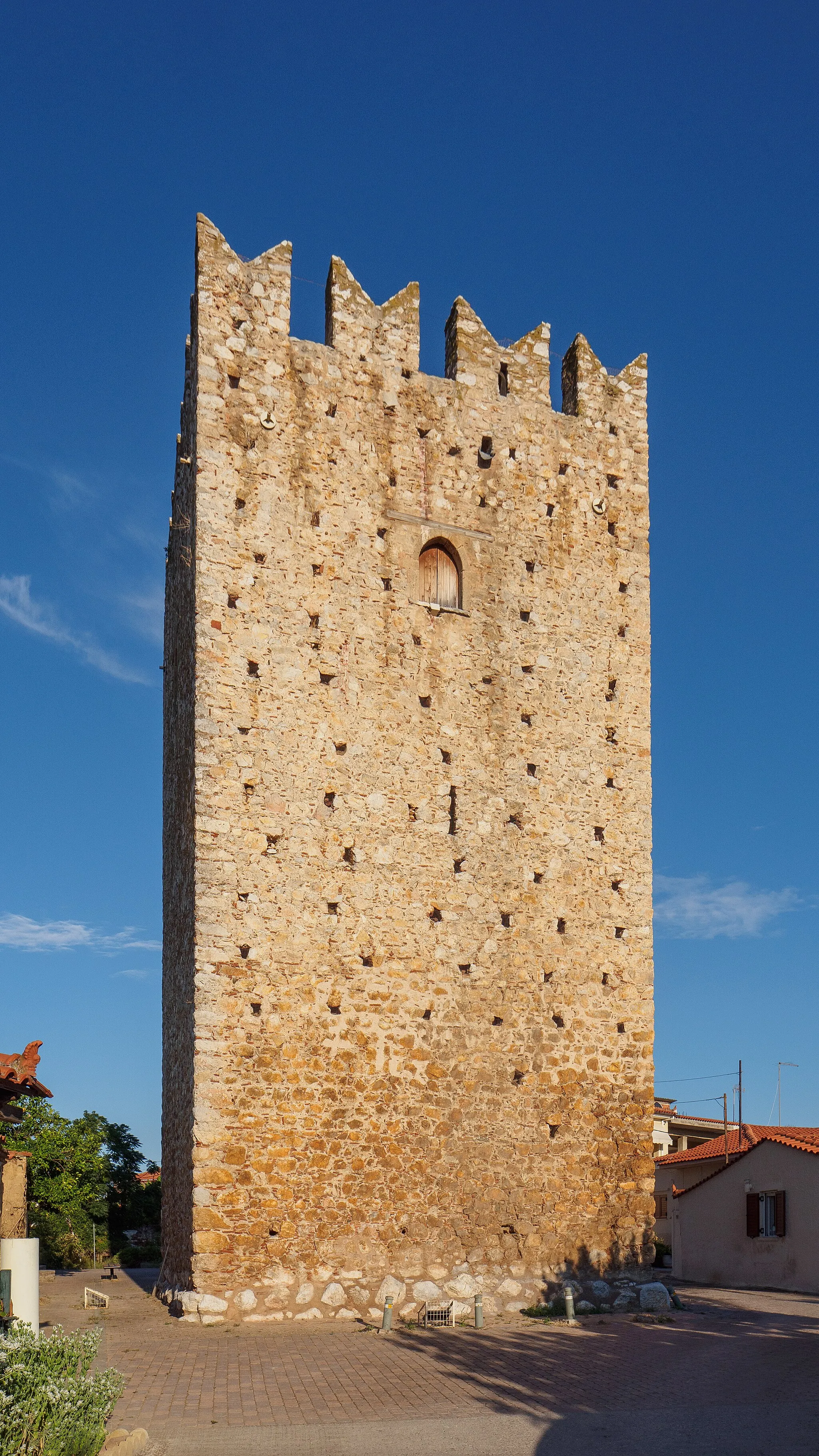 Photo showing: The medieval tower of Vasiliko, Euboea.