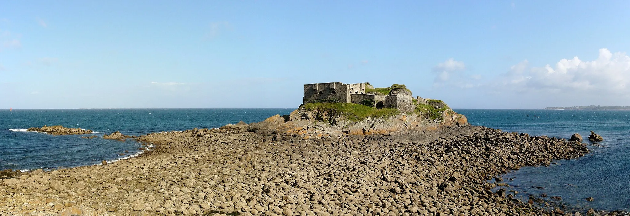 Photo showing: Fortress of the Îlette of Kermovan, in municiplaity of Le Conquet (Finistère, Britanny, west of France).