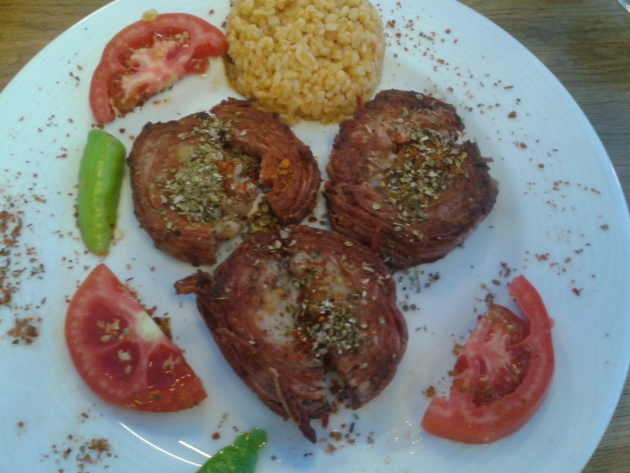 Photo showing: Grilled kokoreç with bulgur pilav.