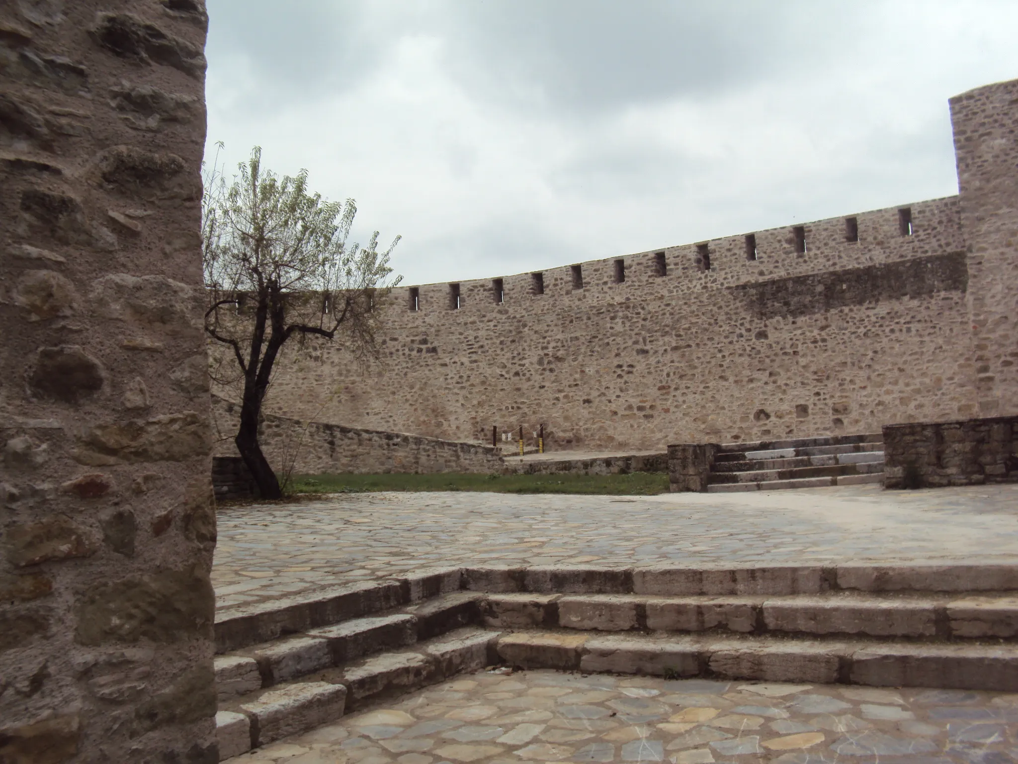 Photo showing: This is a photo of a monument in Greece identified by the ID