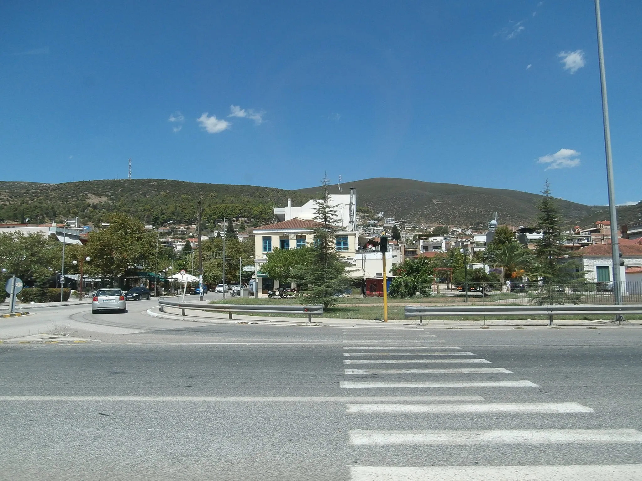 Photo showing: View of Stylida from national road.