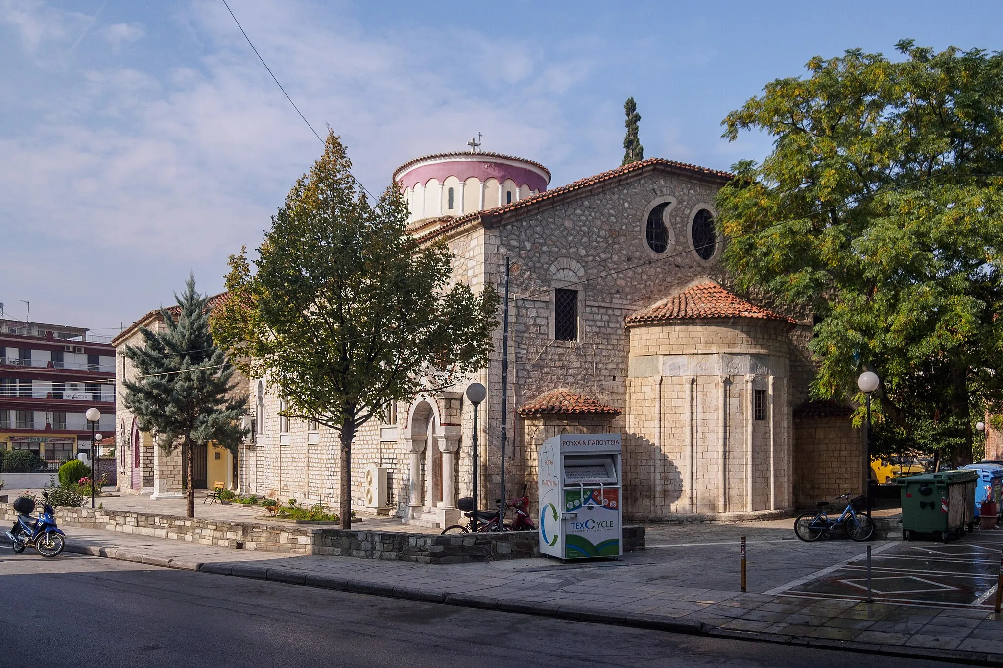 Photo showing: The church of Panagia Faneromeni, the cathedral of Tyrnavos. It was built in 1872.