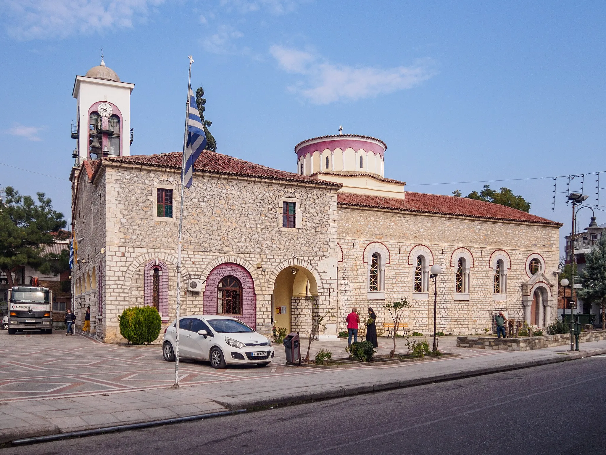 Photo showing: The church of Panagia Faneromeni, the cathedral of Tyrnavos. It was built in 1872.