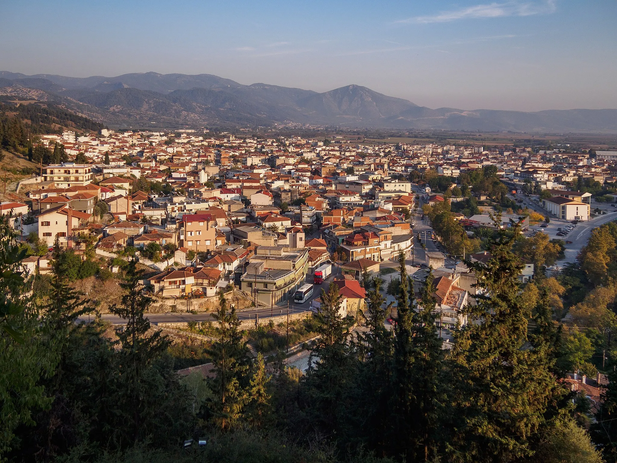 Photo showing: View of Elassona from Olympiotissa monastery.