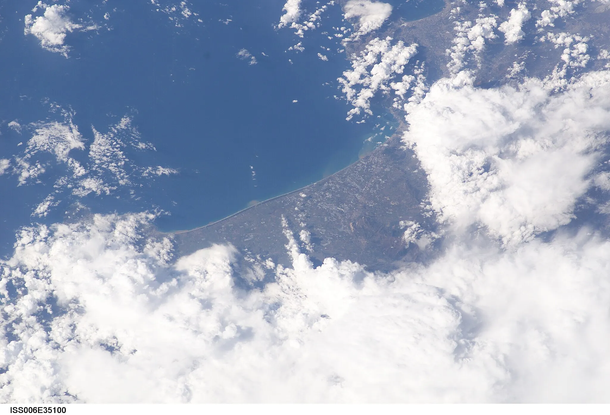 Photo showing: View of Italy taken during ISS Expedition 6.