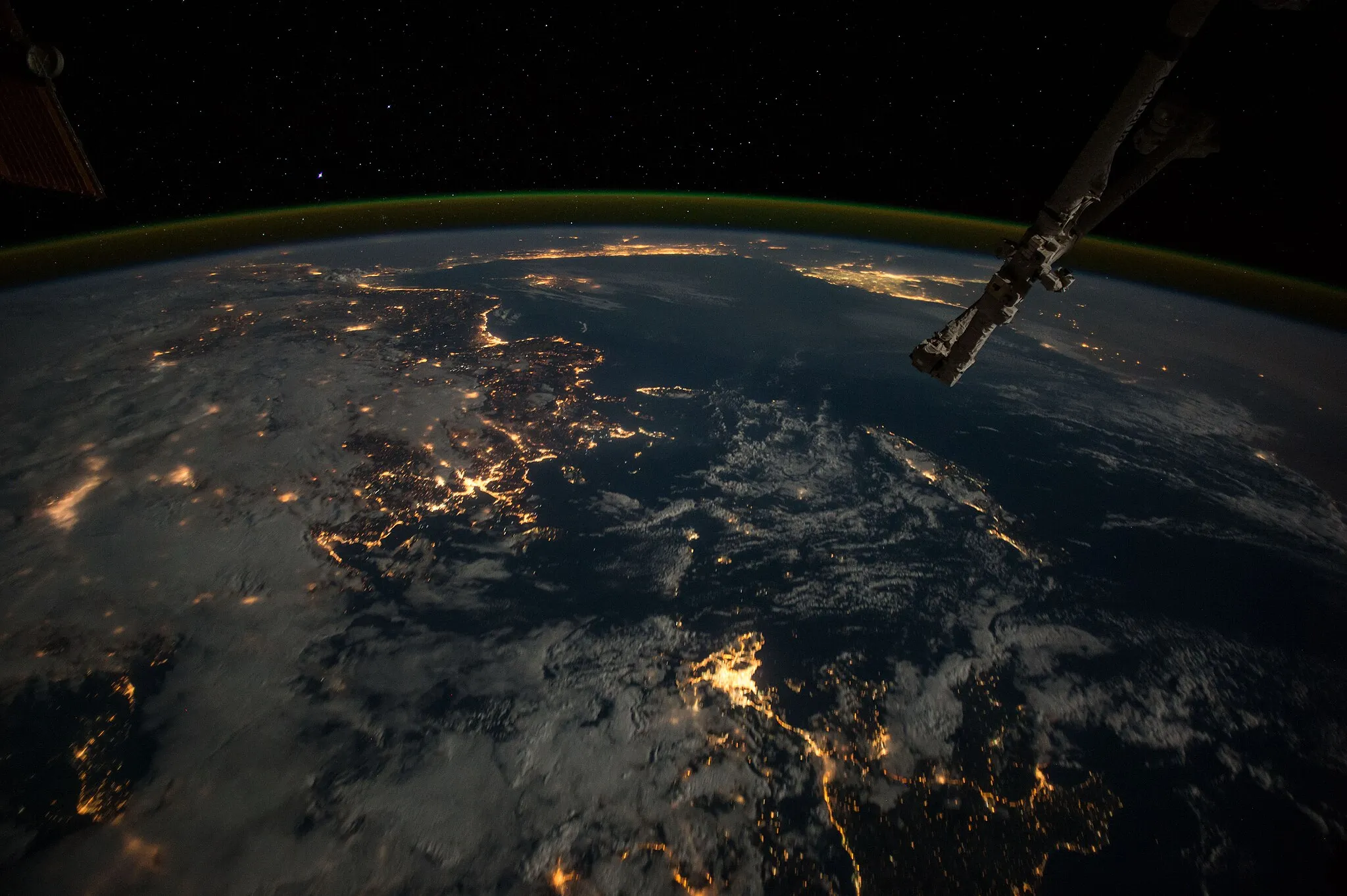 Photo showing: View of Earth taken during ISS Expedition 53.