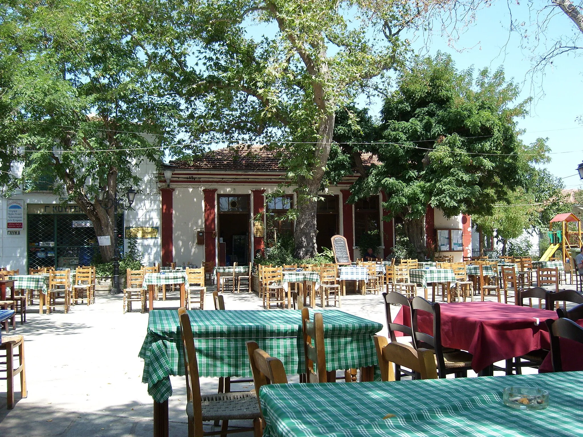 Photo showing: Photo of w:Argalasti town in w:Pelion, w:Magnesia PrefectureMagnesia, w:Greece, taken on August the 28th, 2007