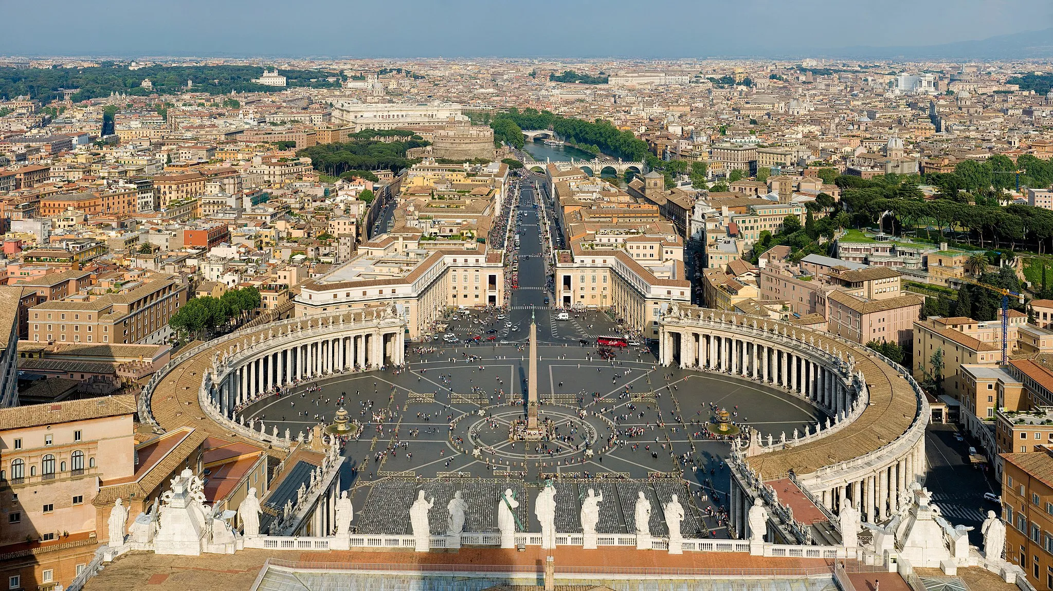 Photo showing: A 5x6 segment panoramic image taken by myself with a Canon 5D and 70-200mm f/2.8L lens from the dome of St Peter's in Vatican City in Rome.