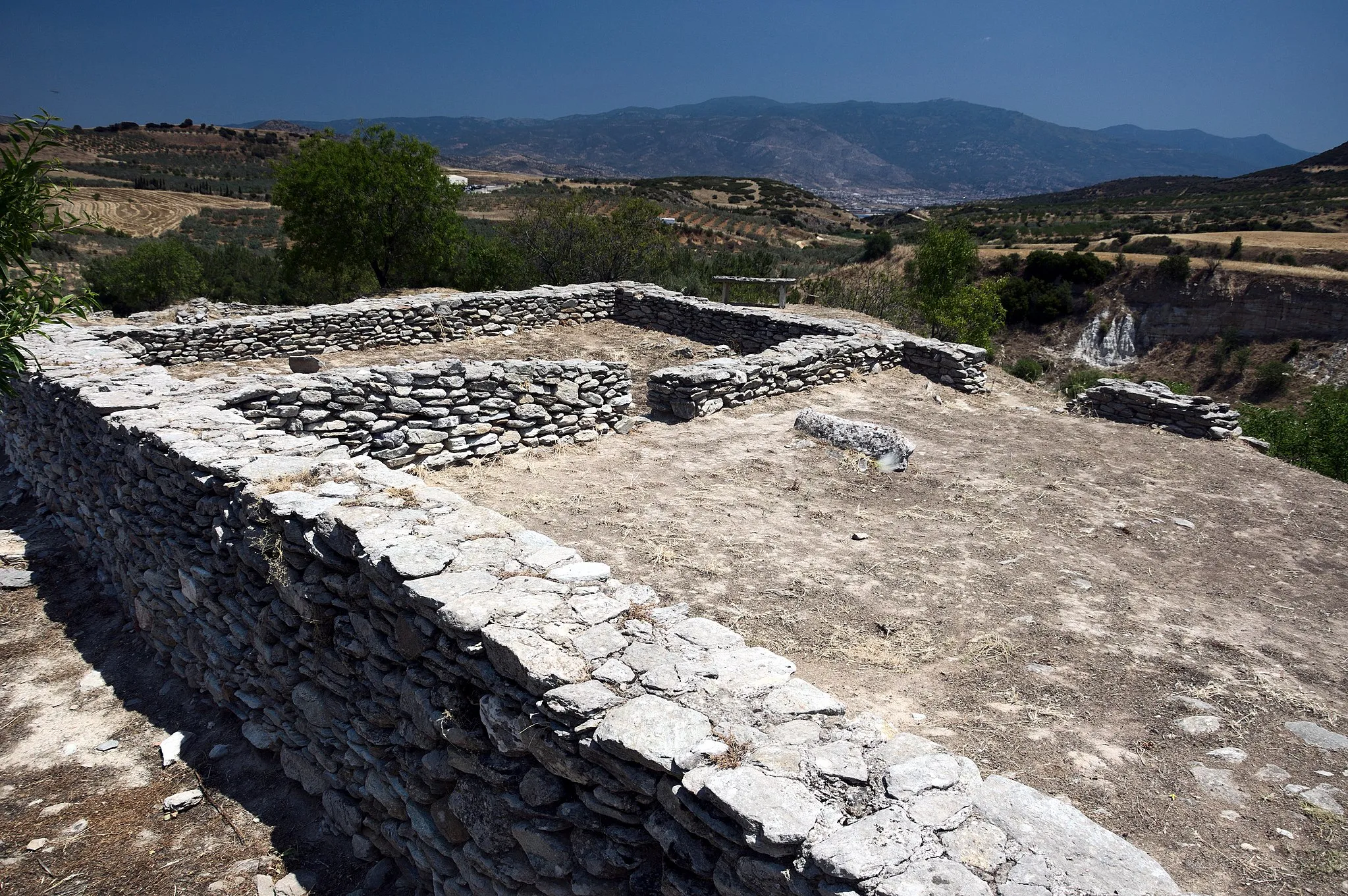 Photo showing: This is a photo of a monument in Greece identified by the ID