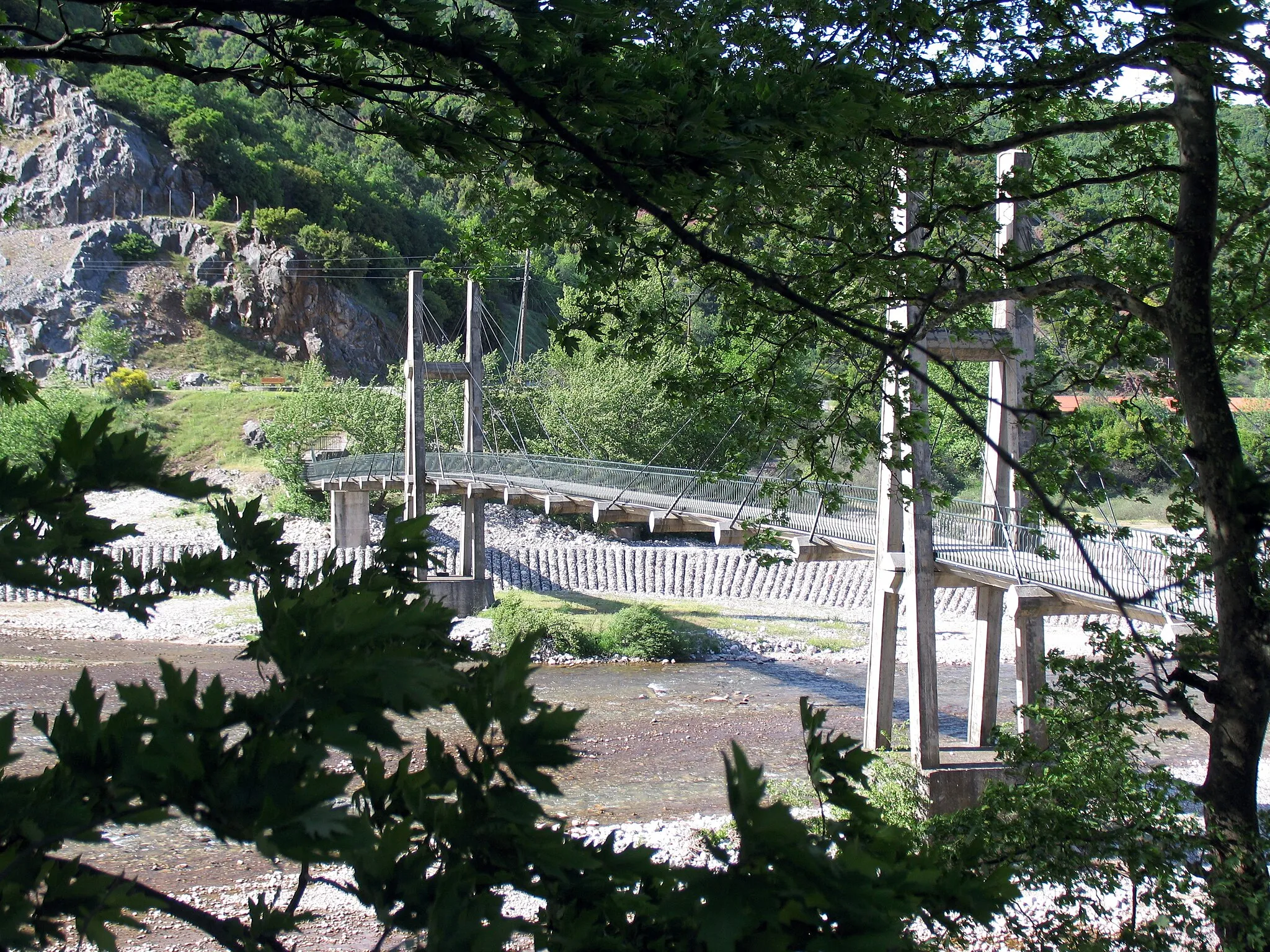 Photo showing: Pedestrian bridge at Pyli