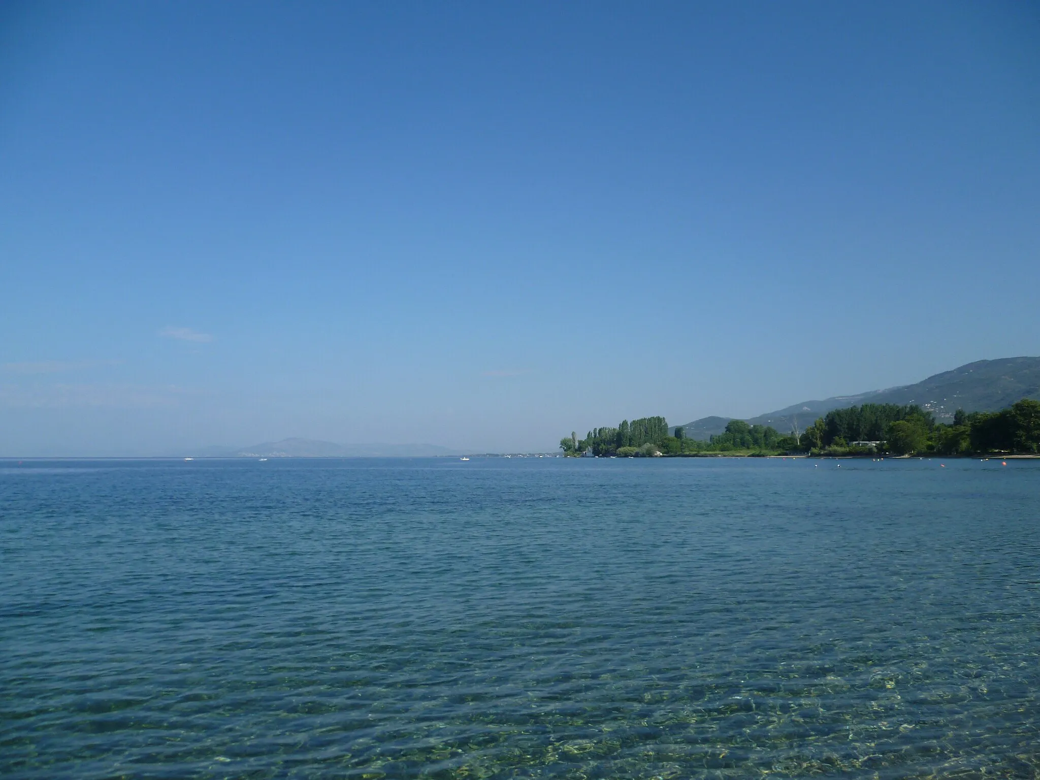 Photo showing: A view from Koropi beach towards Volos, heading north-west