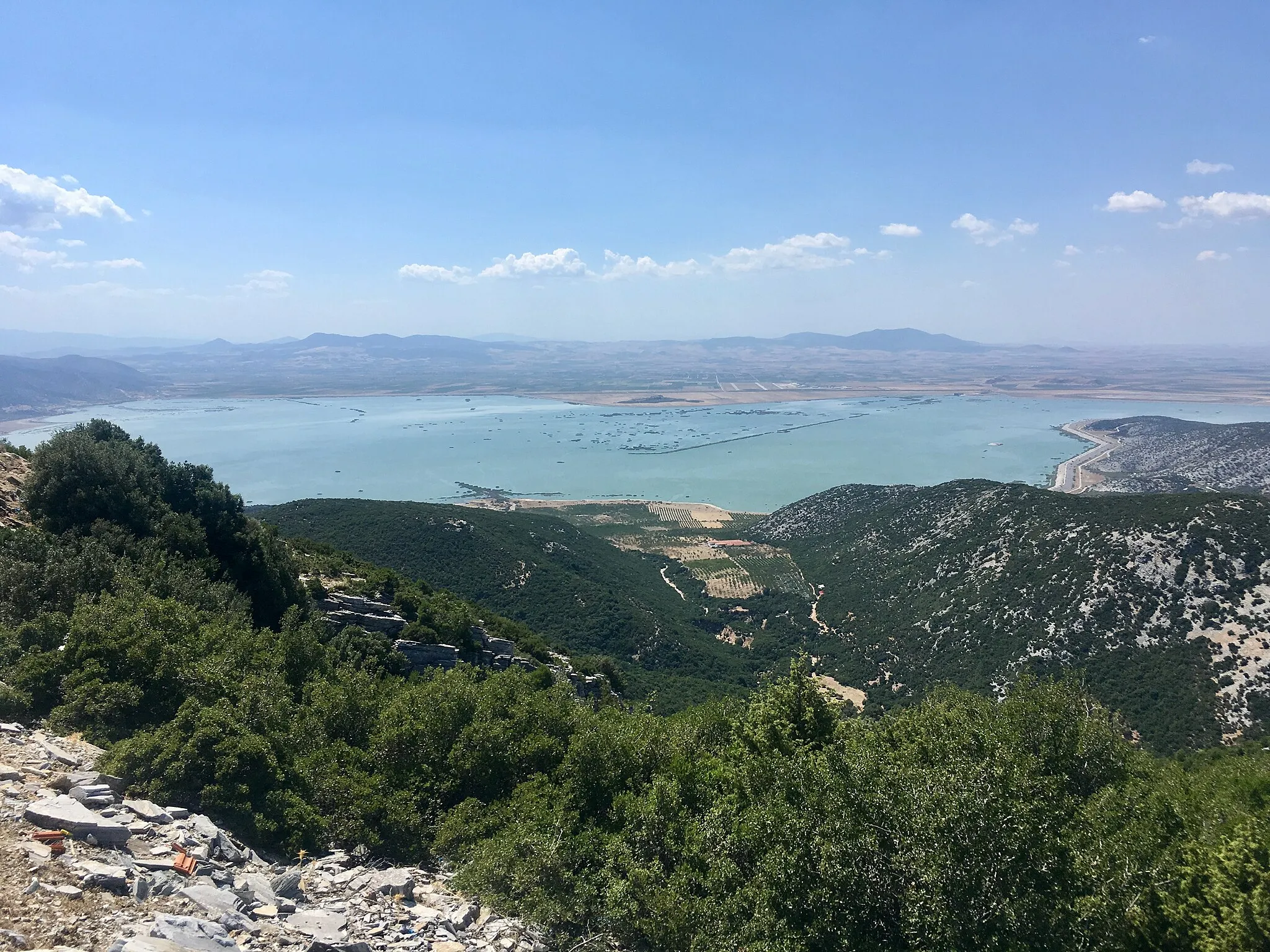 Photo showing: The reconstructed lake Karla (ancient Boebeis) as seen from the hills east of Kanalia.