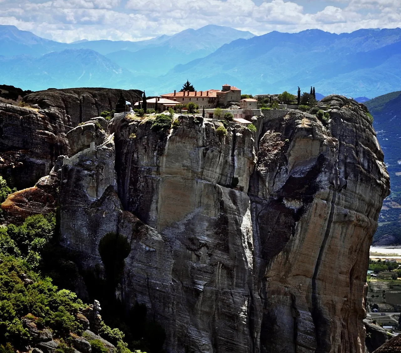 Photo showing: This is a photo of a monument in Greece identified by the ID