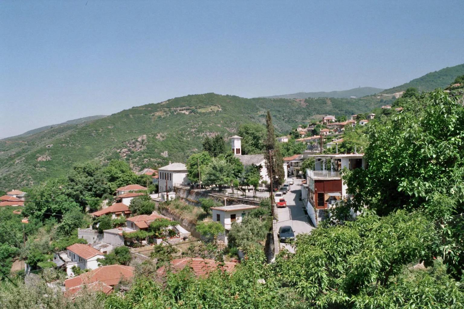 Photo showing: The village Agios Vlasios in Magnesia Prefecture. In the middle is the church of Saint Vlasios