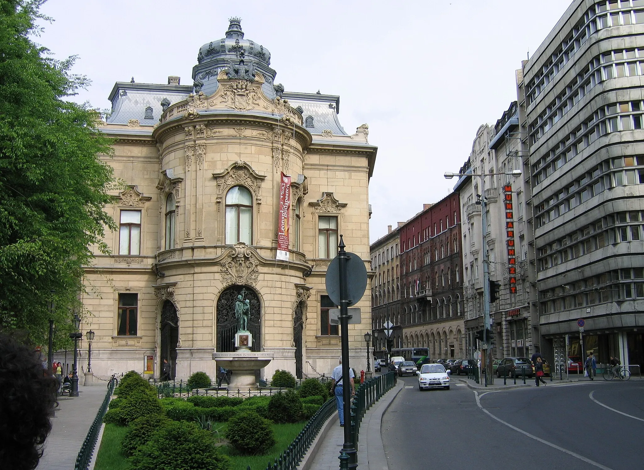 Photo showing: Szabó Ervin tér és a Wenckheim-palota Budapest, Magyarország
