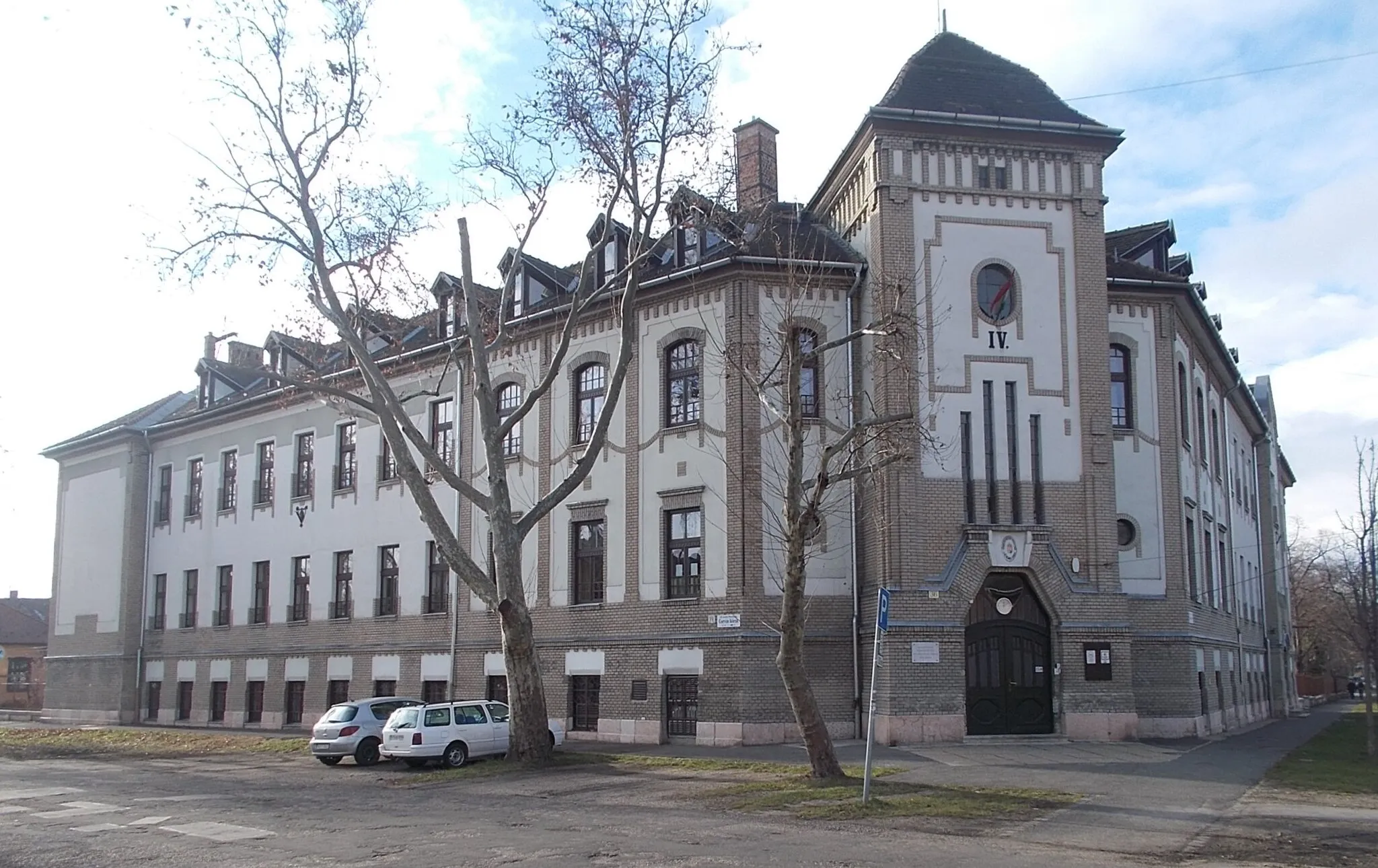 Photo showing: : Hungária Elementary School and Student Housing (Est. 1959). Boarding School. Corvin körút side. - 36 Hungária út, Wekerletelep, 19th district of Budapest.