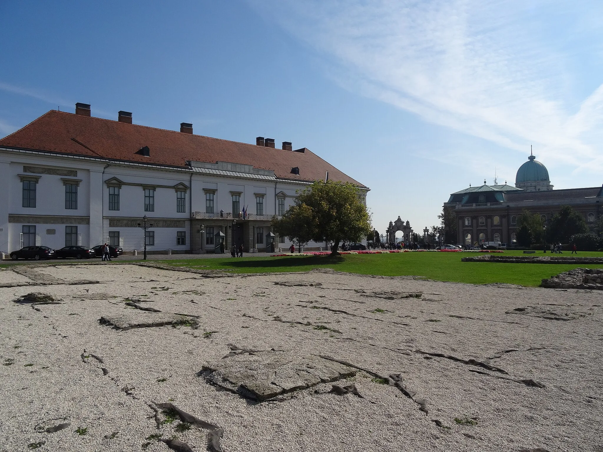 Photo showing: 20151003 037 Budapest - Szent György utca - Buda Castle