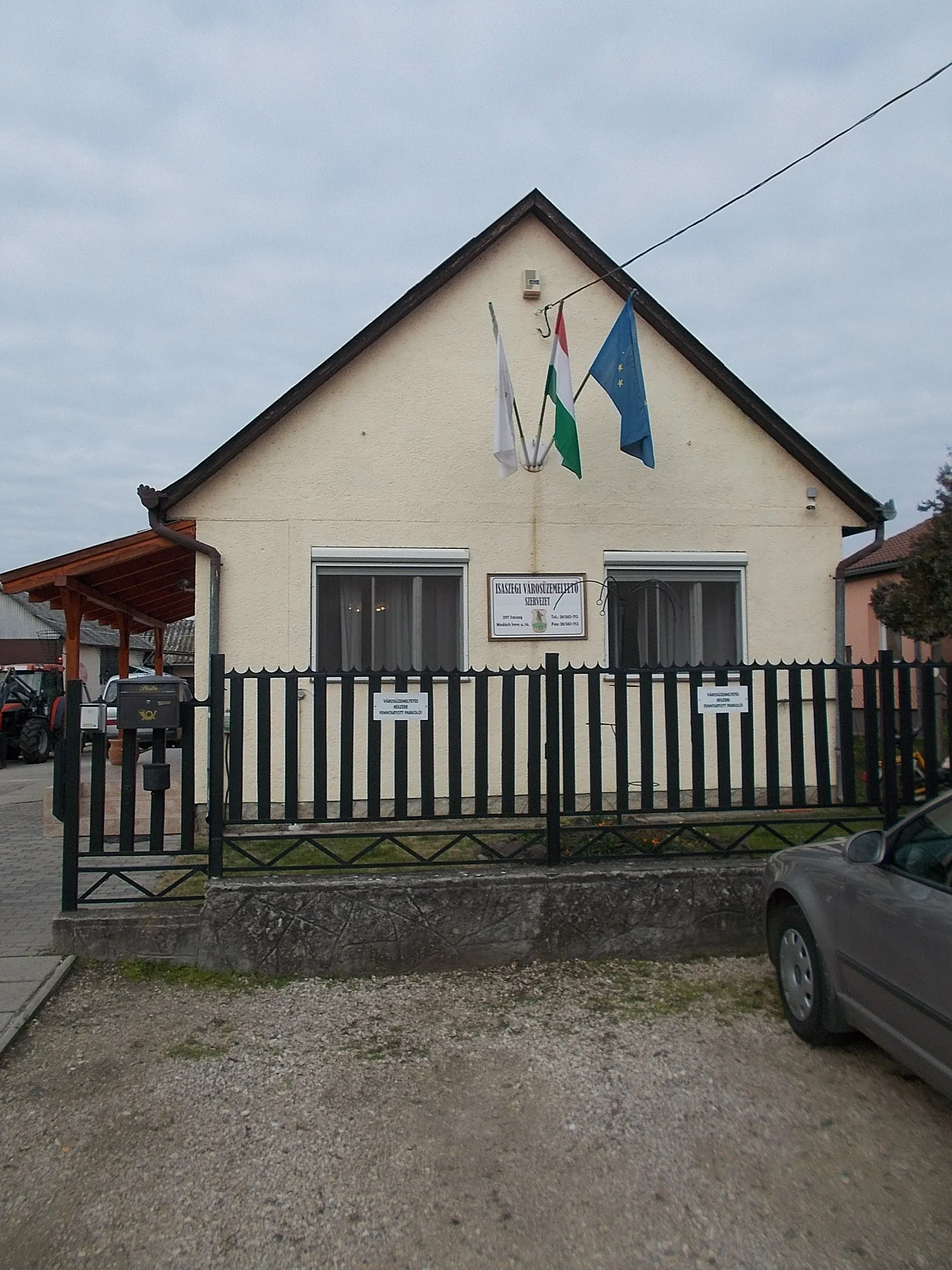 Photo showing: : Isaszeg City Management Organization site, main building - 14 Madách Imre utca, Isaszeg, Pest County, Hungary.