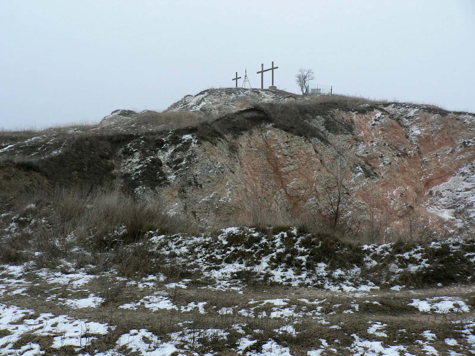 Photo showing: A Szél-hegyi nagy kőbánya nyugat felől, hóban