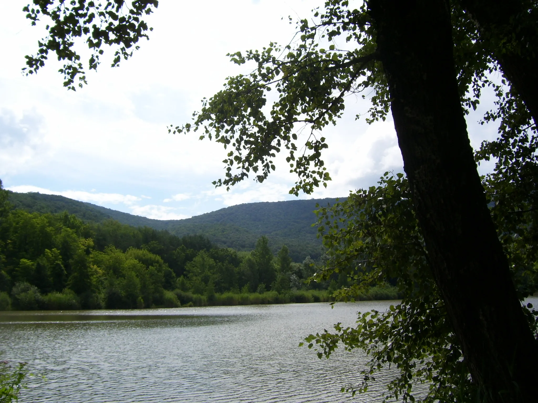 Photo showing: Der runde See (Kerek tó) im Visegráder Gebirge
