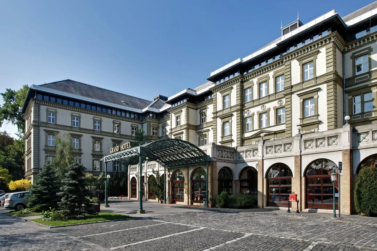 Photo showing: Danubius Grand Hotel Margitsziget főbejárata (Budapest)