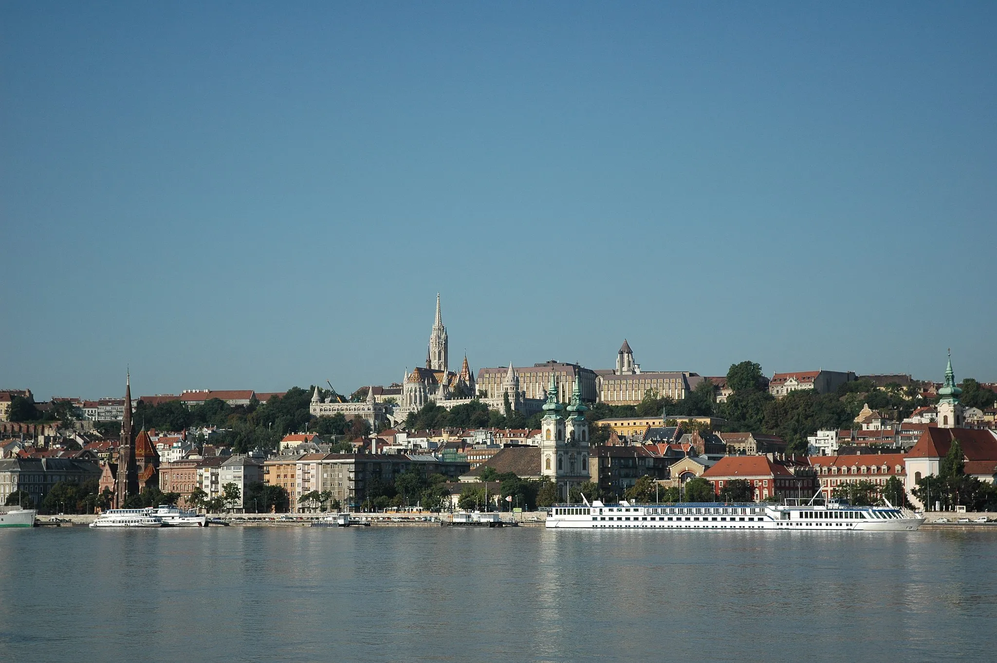 Photo showing: Views to Buda Castle Hill from across Danube