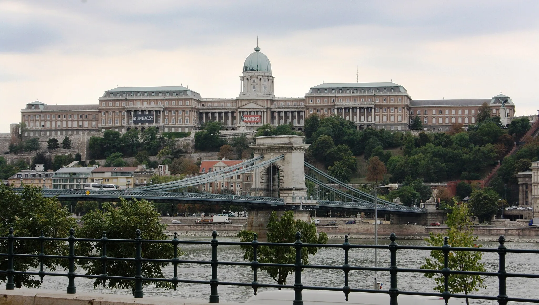 Photo showing: "Arany Palota" Budapest