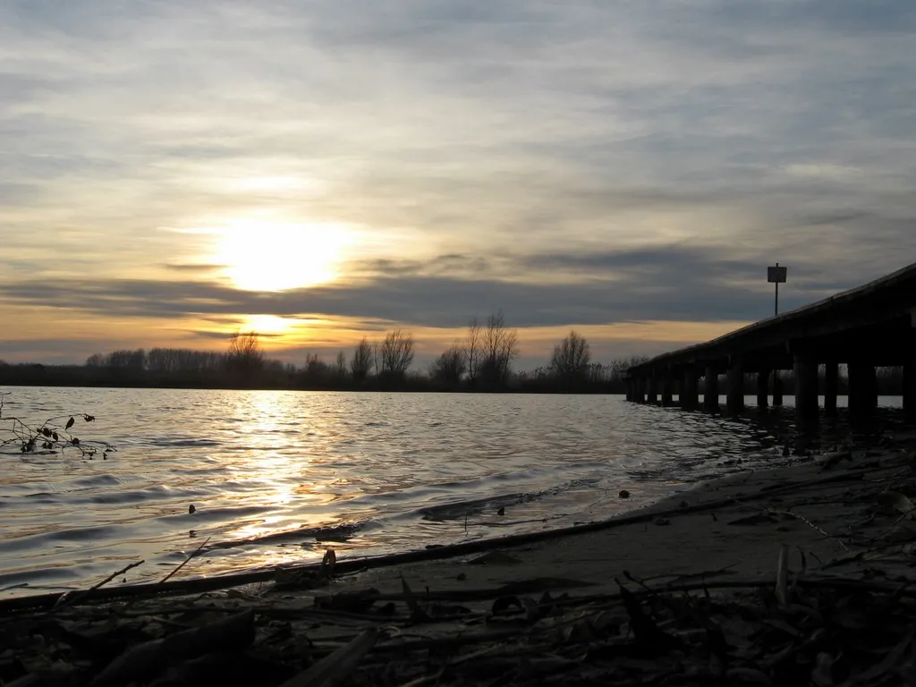 Photo showing: Kun-Fehér-tó a januári naplementében