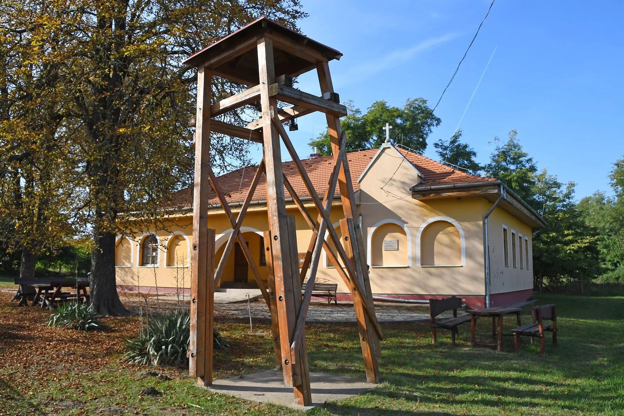 Photo showing: Former Klebelsberg Folk School, today place of worship in Daruszentmiklós, Hungary