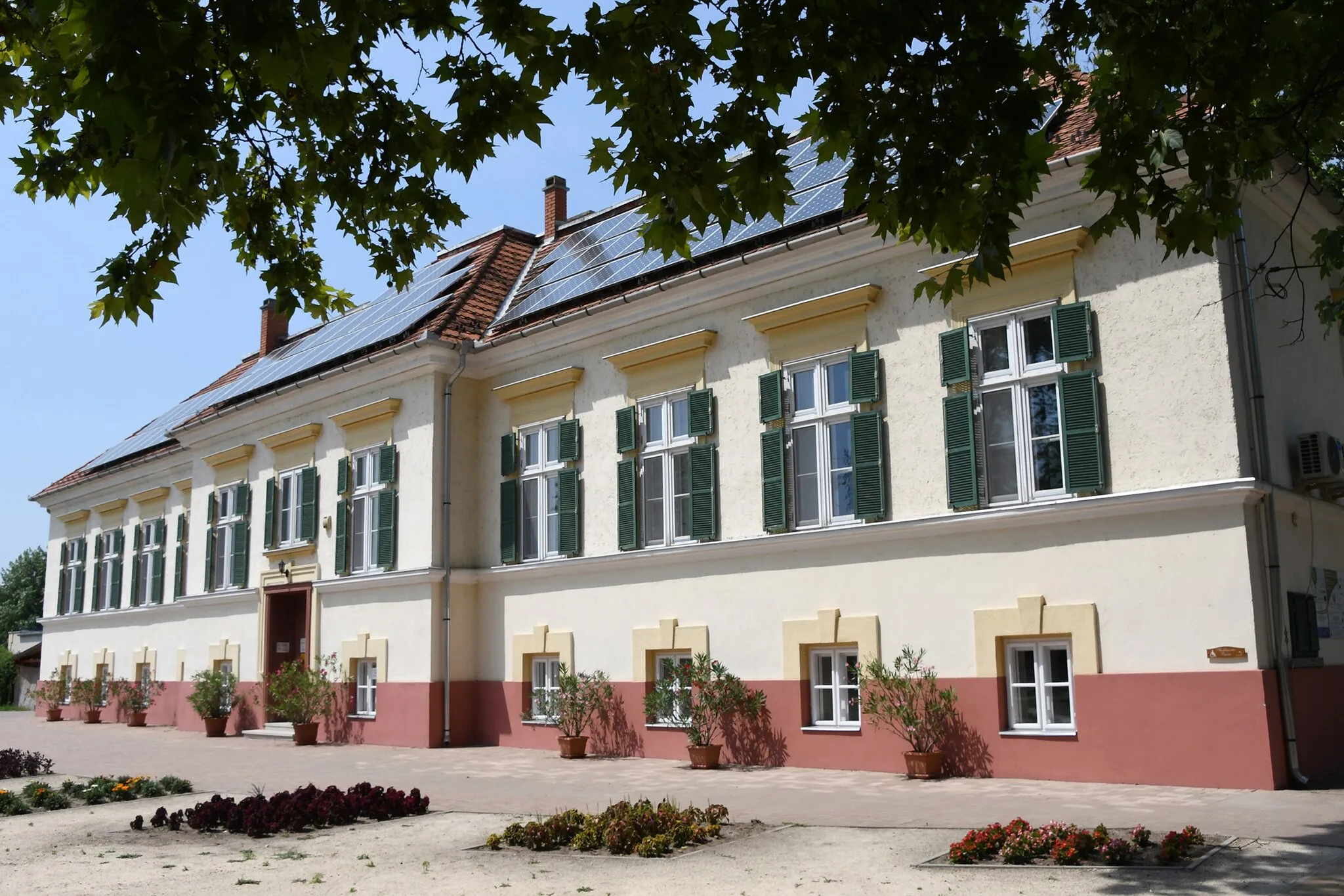 Photo showing: Pallavicini mansion in Sándorfalva, Hungary