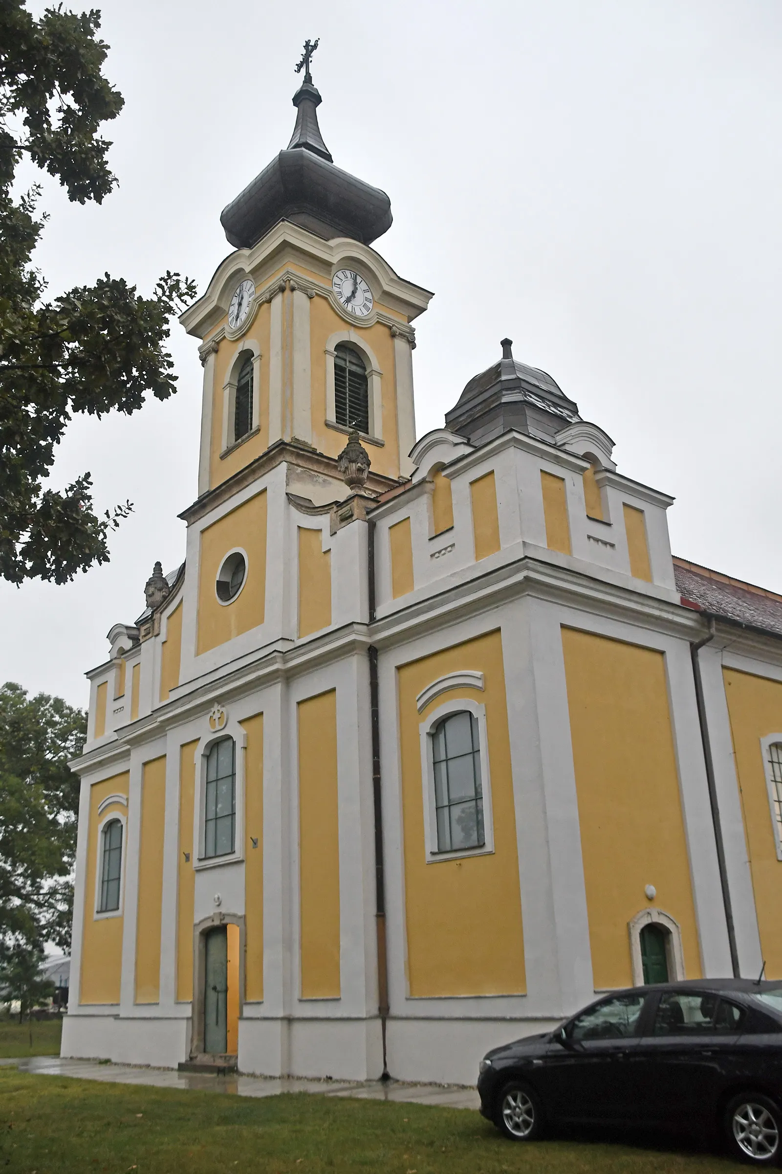 Photo showing: Roman Catholic church of Perkáta, Hungary